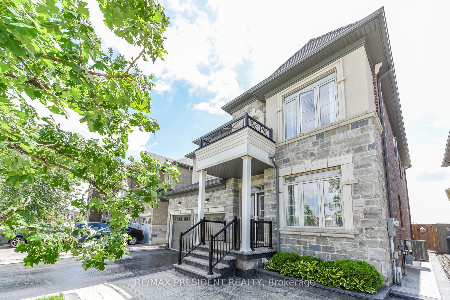 Photo 3 of 19 Jaypeak Road N, Brampton, Toronto Gore Rural Estate — HOMEH