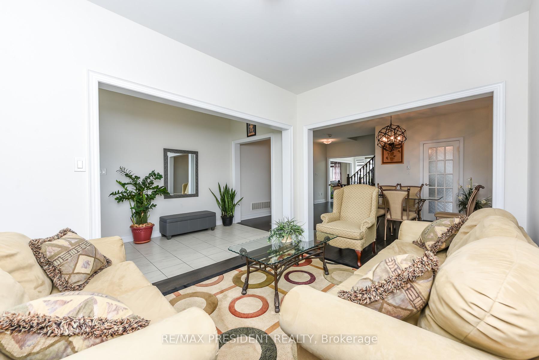 Photo 6 of 19 Jaypeak Road N, Brampton, Toronto Gore Rural Estate — HOMEH