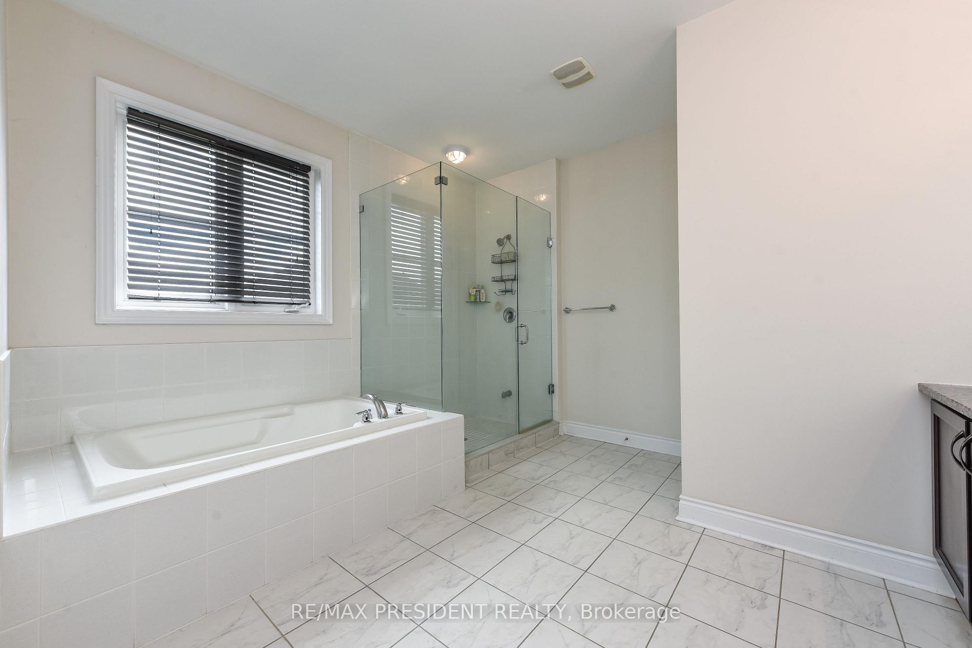Photo 17 of 19 Jaypeak Road N, Brampton, Toronto Gore Rural Estate — HOMEH