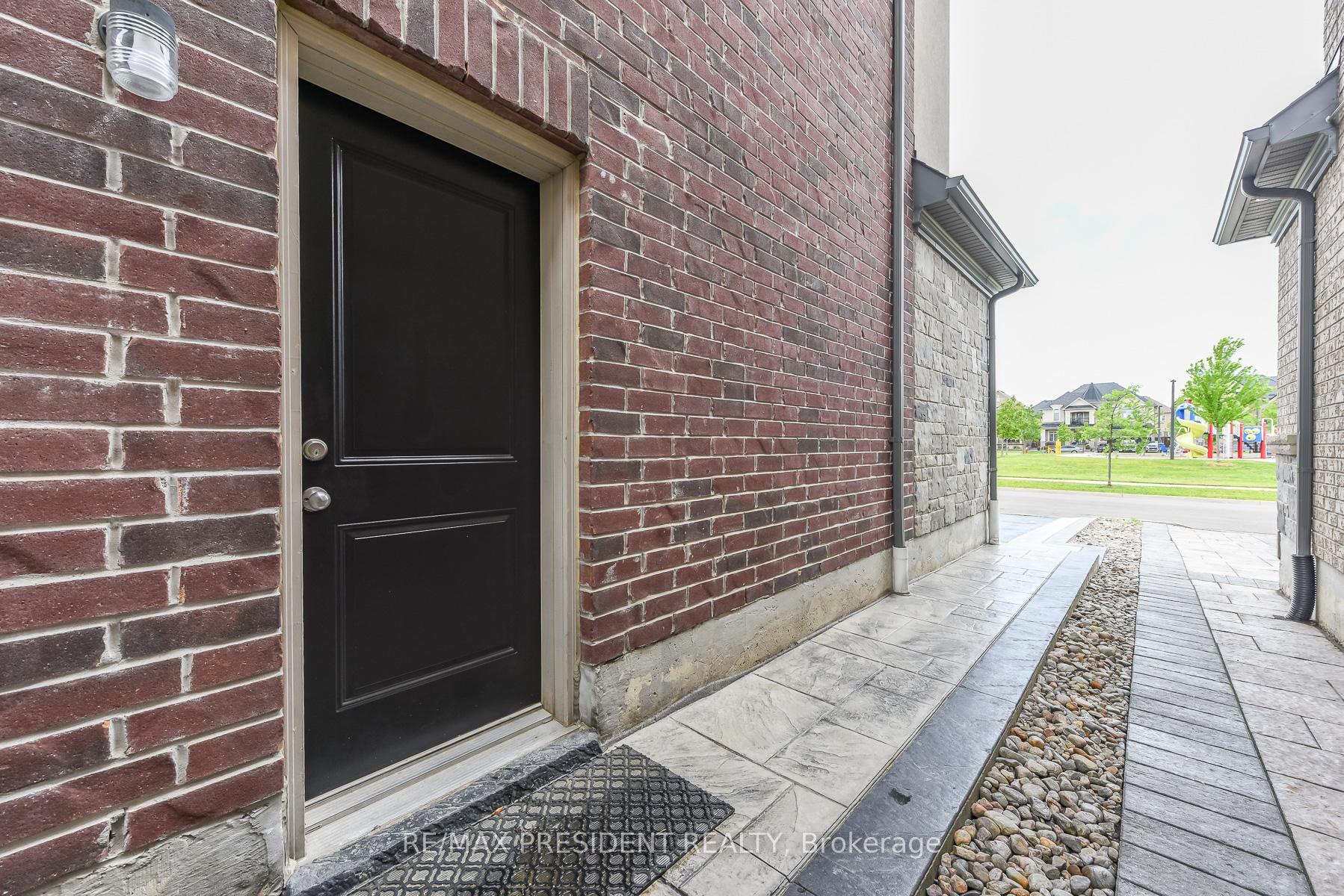 Photo 36 of 19 Jaypeak Road N, Brampton, Toronto Gore Rural Estate — HOMEH