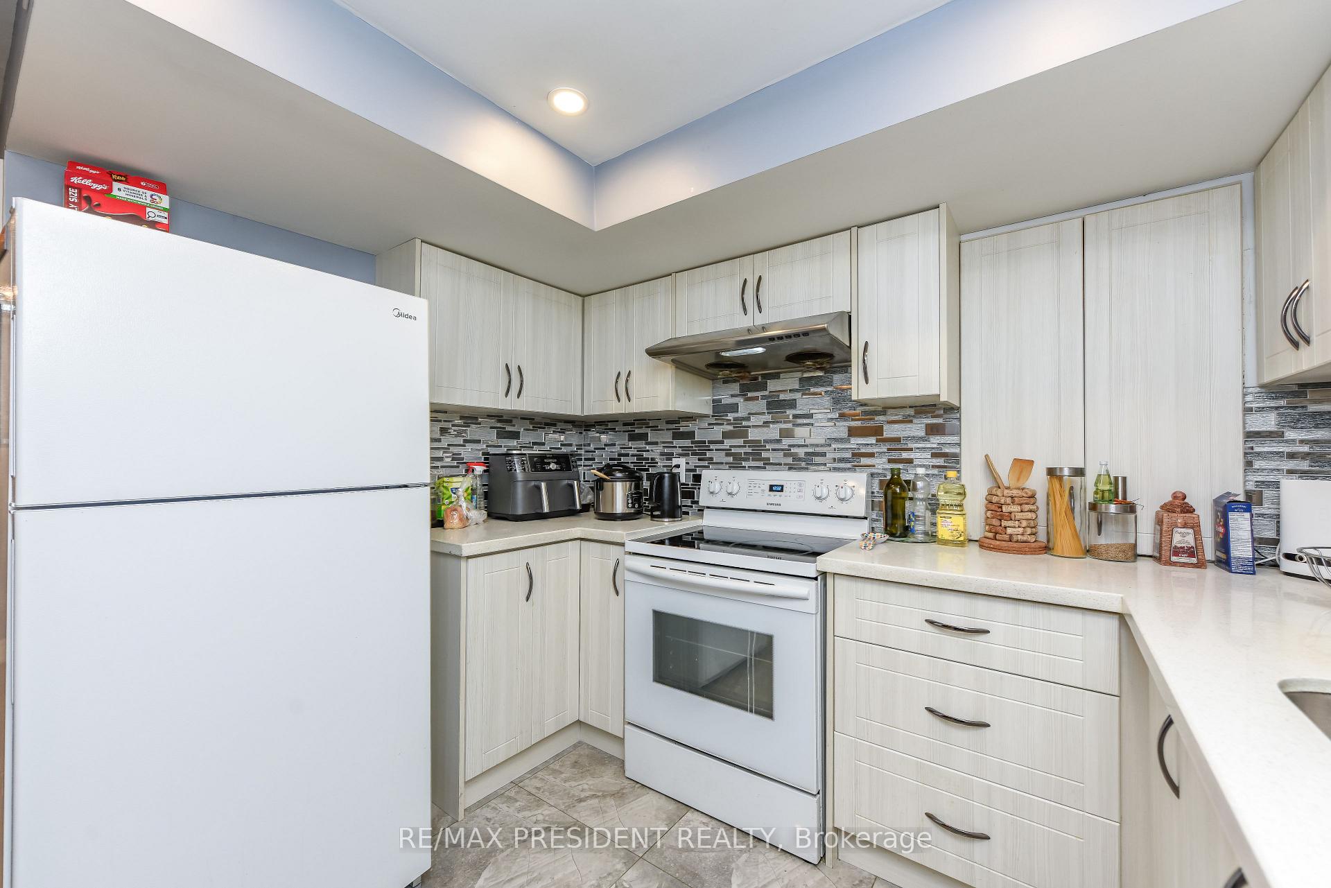 Photo 37 of 19 Jaypeak Road N, Brampton, Toronto Gore Rural Estate — HOMEH