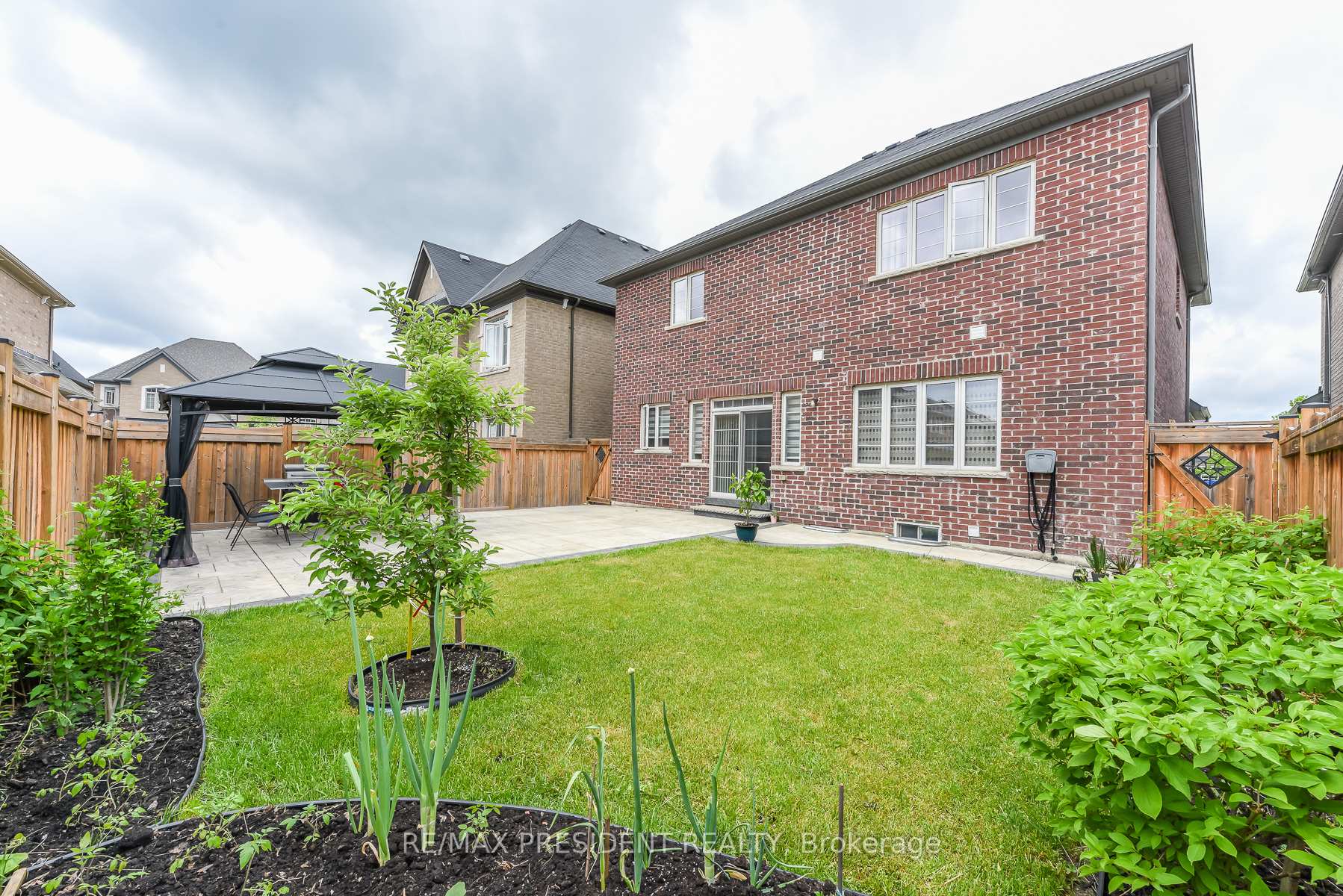 Photo 39 of 19 Jaypeak Road N, Brampton, Toronto Gore Rural Estate — HOMEH
