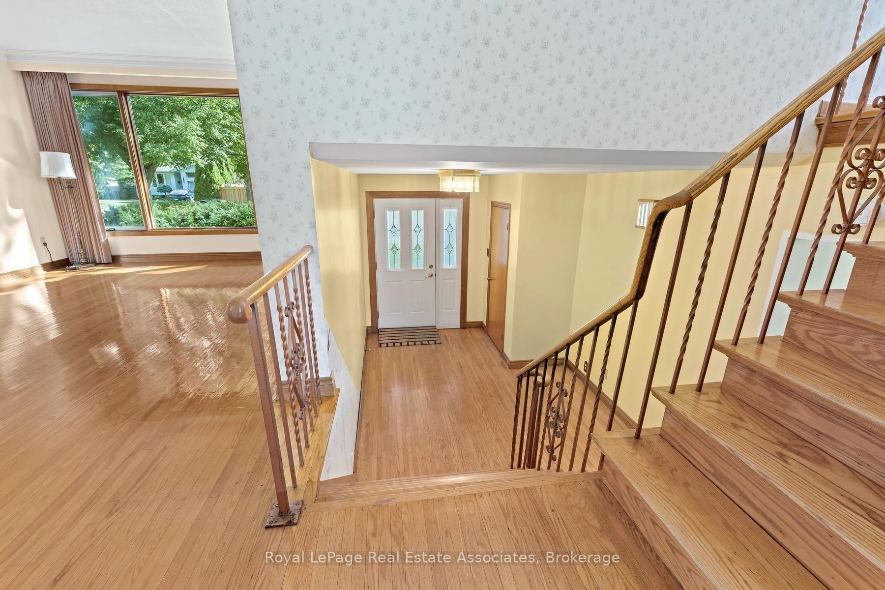 Photo 10 of 59 Alanmeade Crescent, Etobicoke, Islington-City Centre West — HOMEH