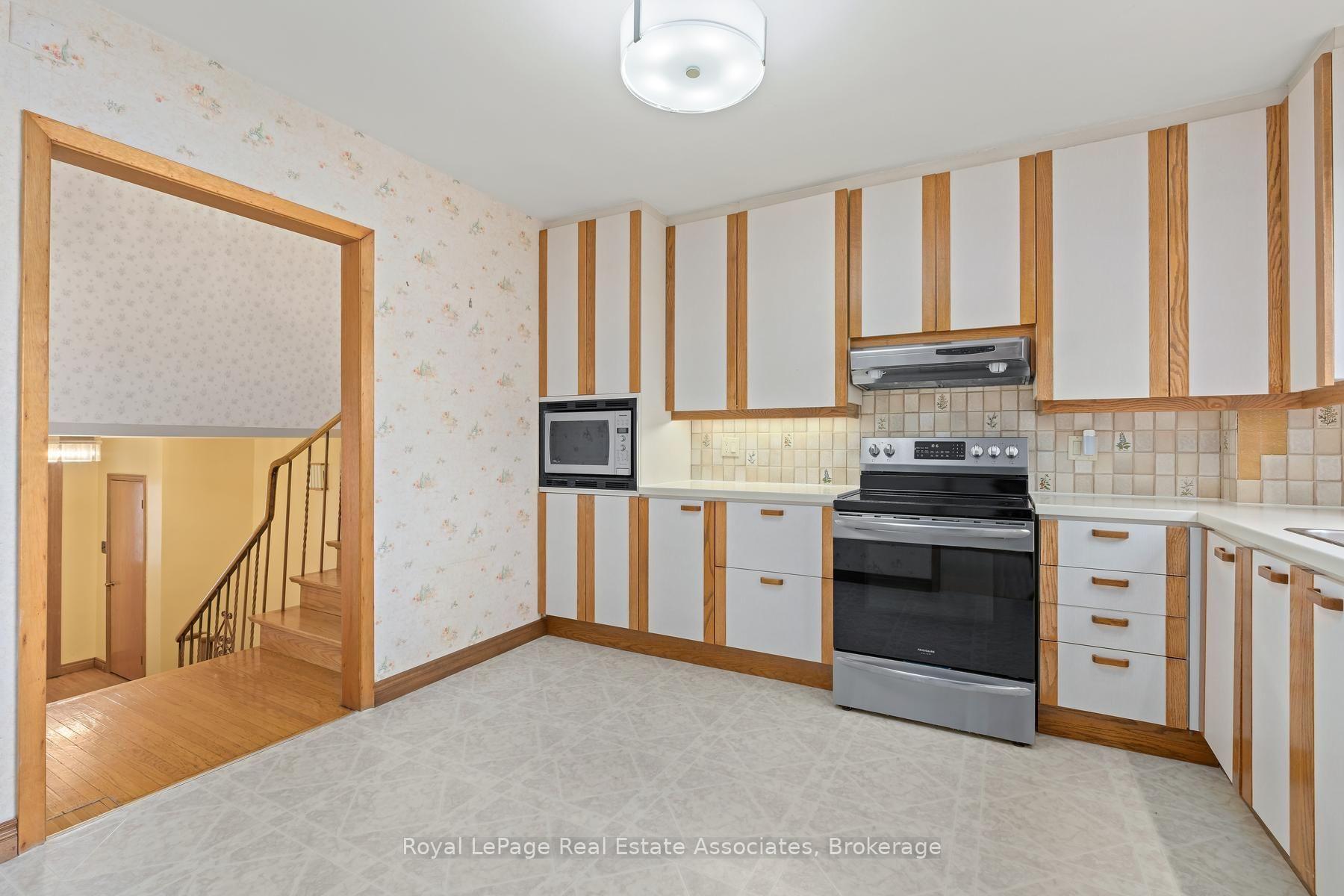Photo 12 of 59 Alanmeade Crescent, Etobicoke, Islington-City Centre West — HOMEH