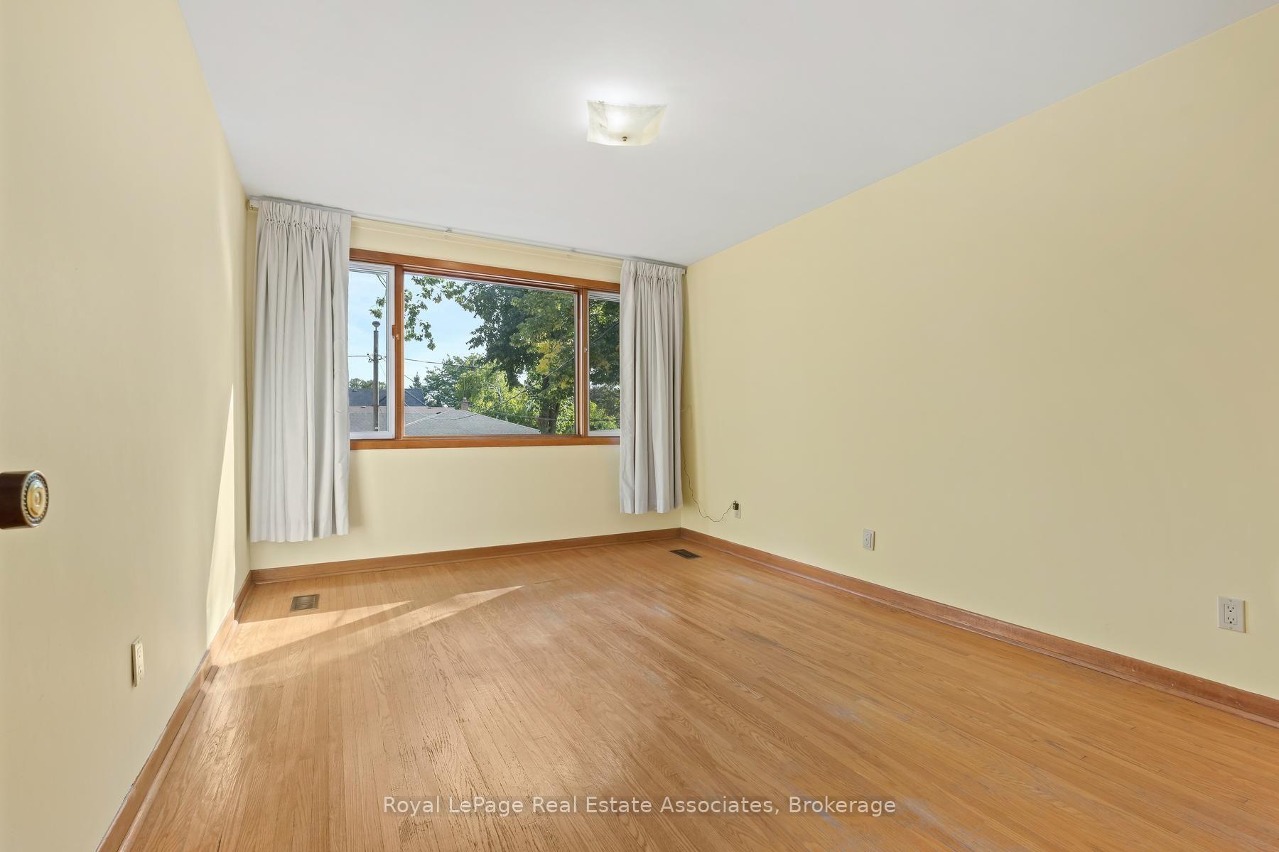 Photo 21 of 59 Alanmeade Crescent, Etobicoke, Islington-City Centre West — HOMEH