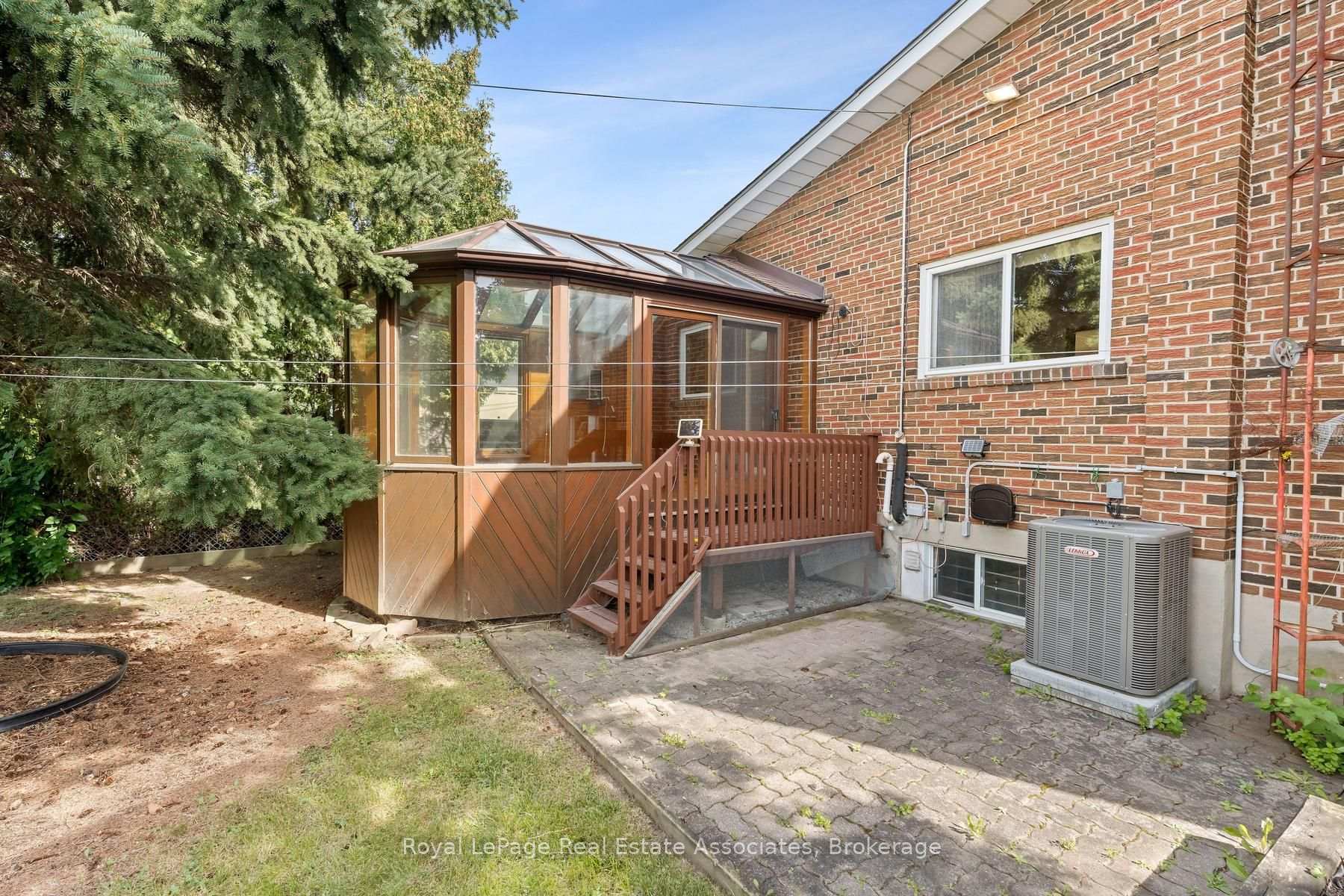 Photo 33 of 59 Alanmeade Crescent, Etobicoke, Islington-City Centre West — HOMEH