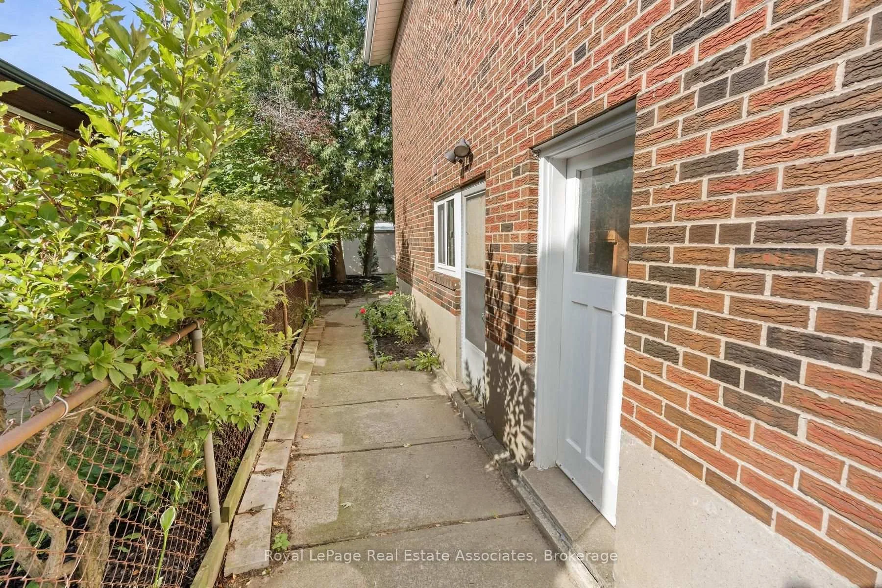 Photo 30 of 59 Alanmeade Crescent, Etobicoke, Islington-City Centre West — HOMEH
