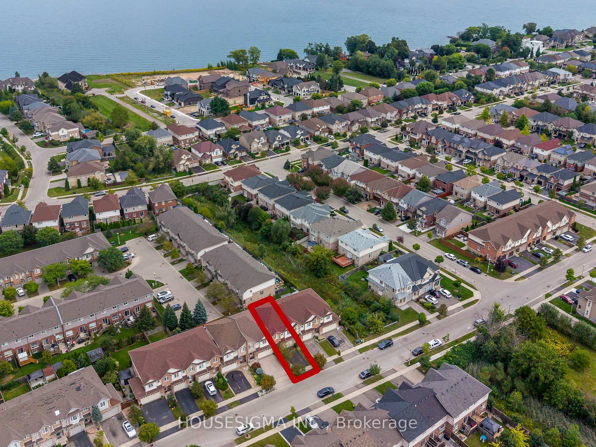 Photo 2 of 35 Palacebeach Trail, Hamilton, Lakeshore — HOMEH