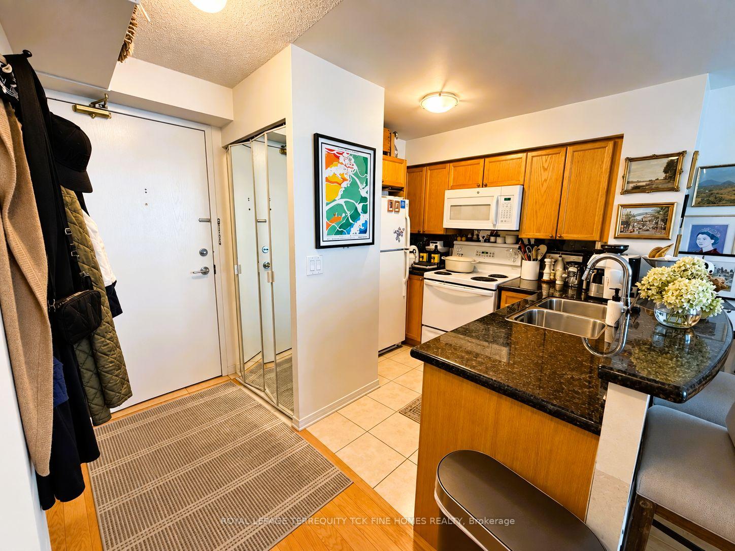 Photo 4 of Unit 446, 109 Front Street E, Toronto, Moss Park — HOMEH