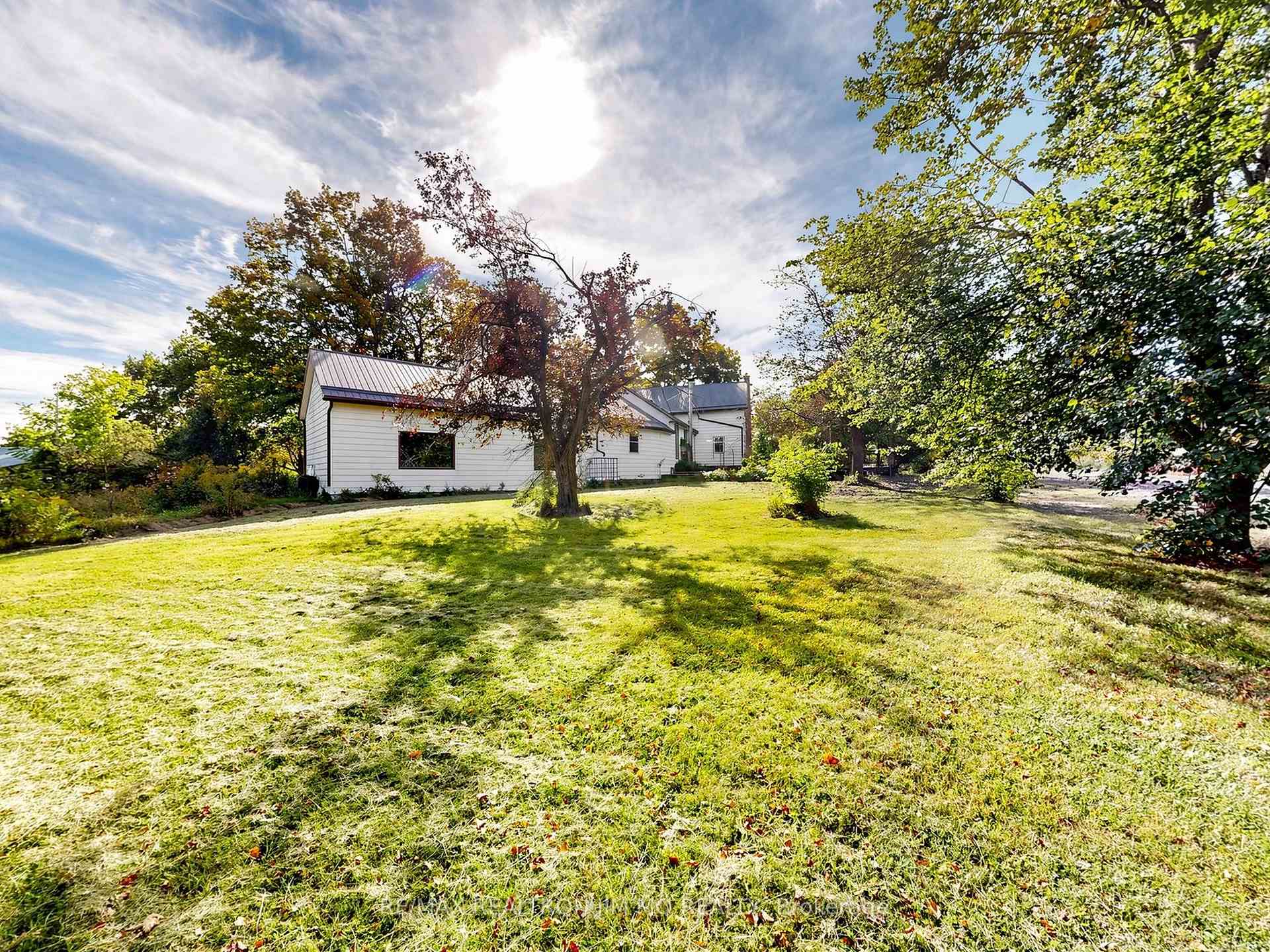 Photo 2 of 660 Fourth Line, Otonabee-South Monaghan — HOMEH
