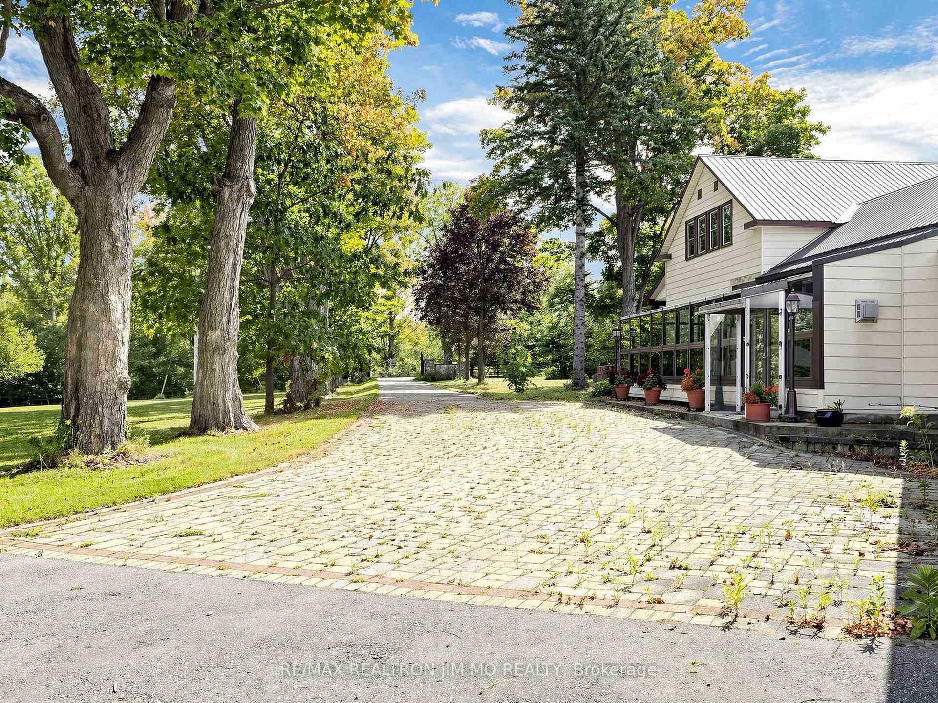 Photo 3 of 660 Fourth Line, Otonabee-South Monaghan — HOMEH