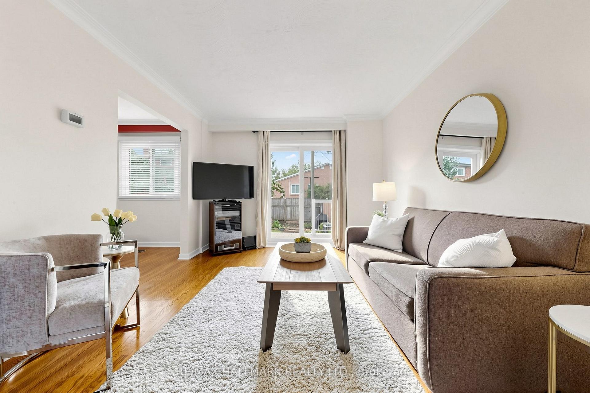 Photo 4 of 96B Laurel Avenue, Scarborough, Kennedy Park — HOMEH