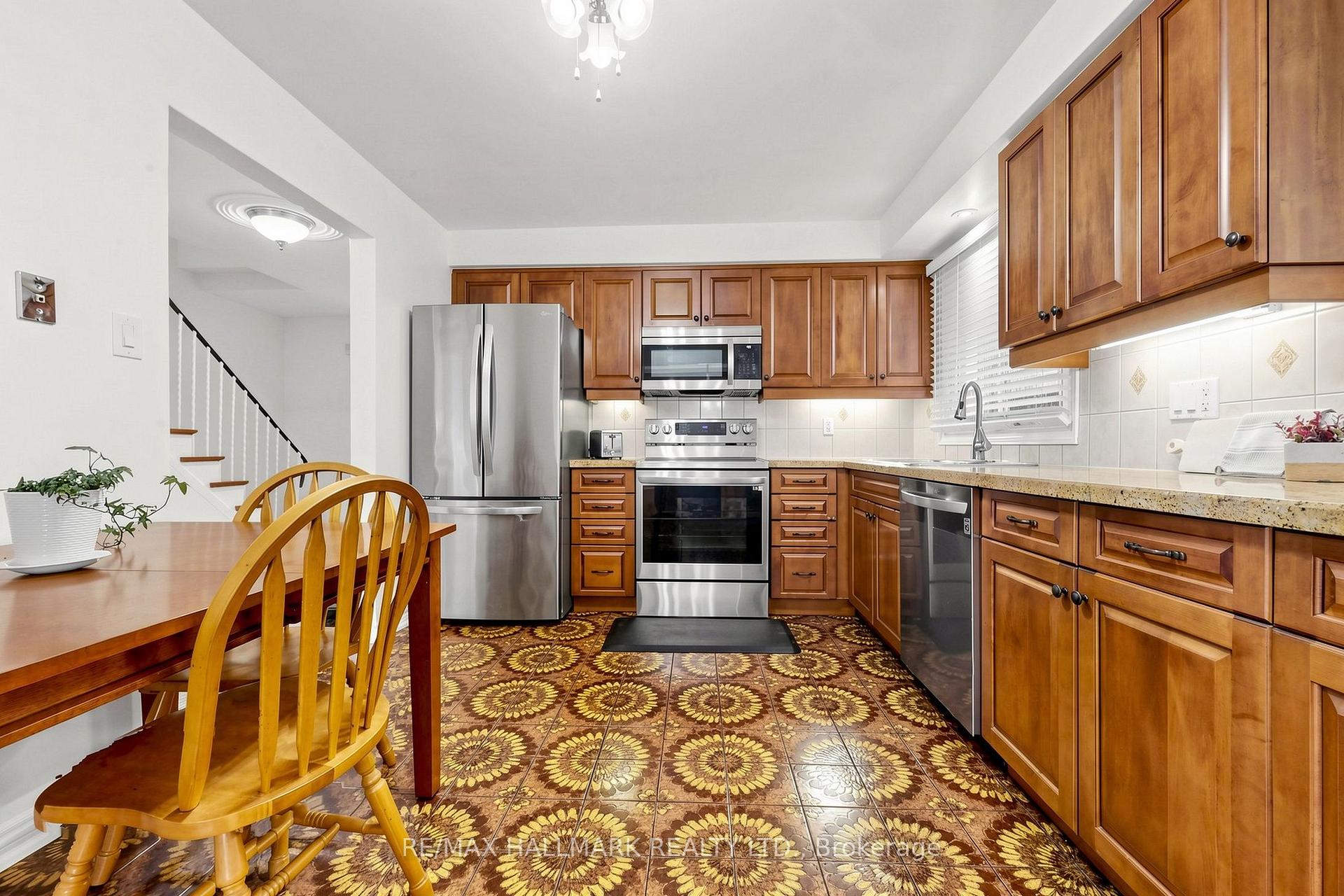 Photo 12 of 96B Laurel Avenue, Scarborough, Kennedy Park — HOMEH