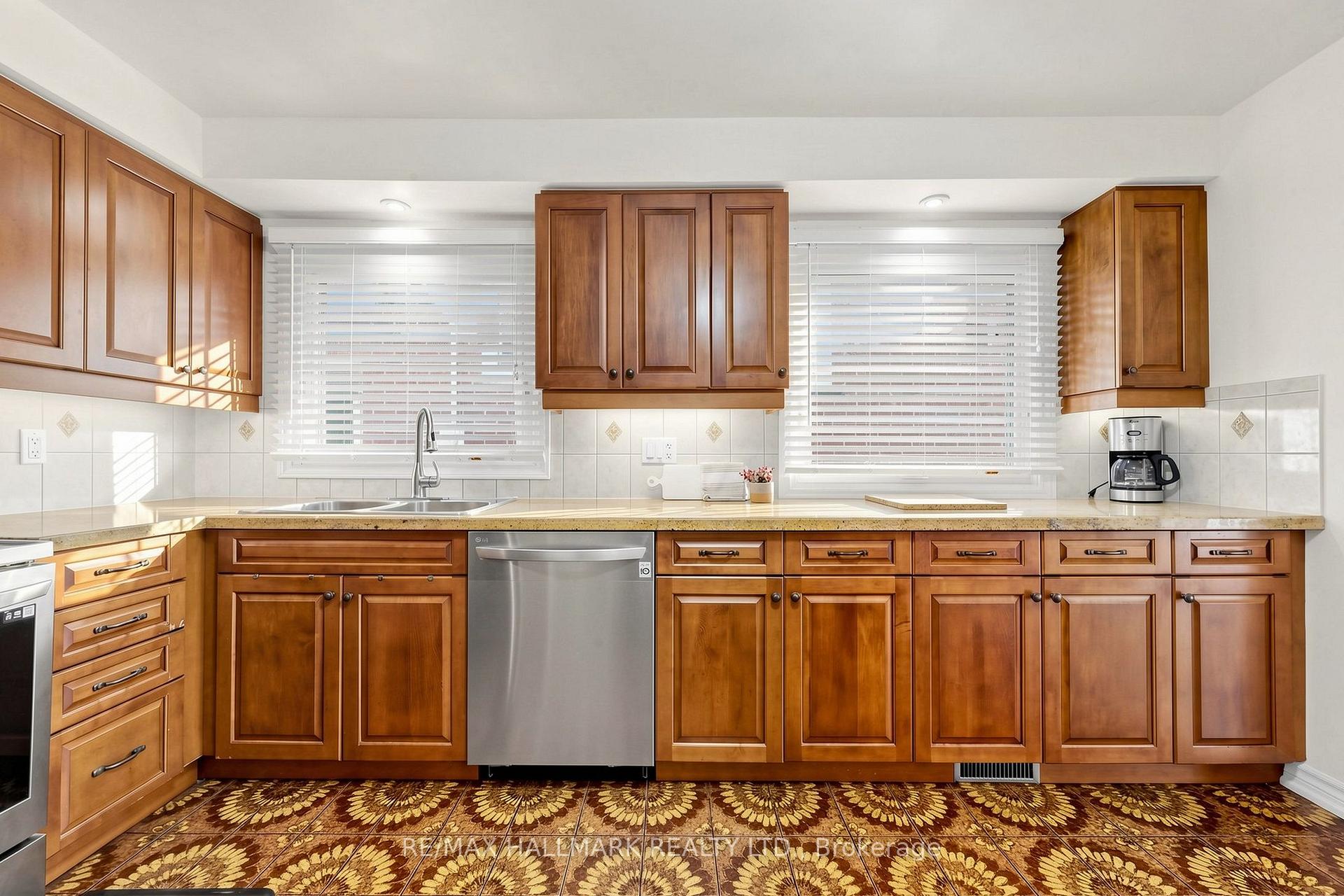 Photo 13 of 96B Laurel Avenue, Scarborough, Kennedy Park — HOMEH