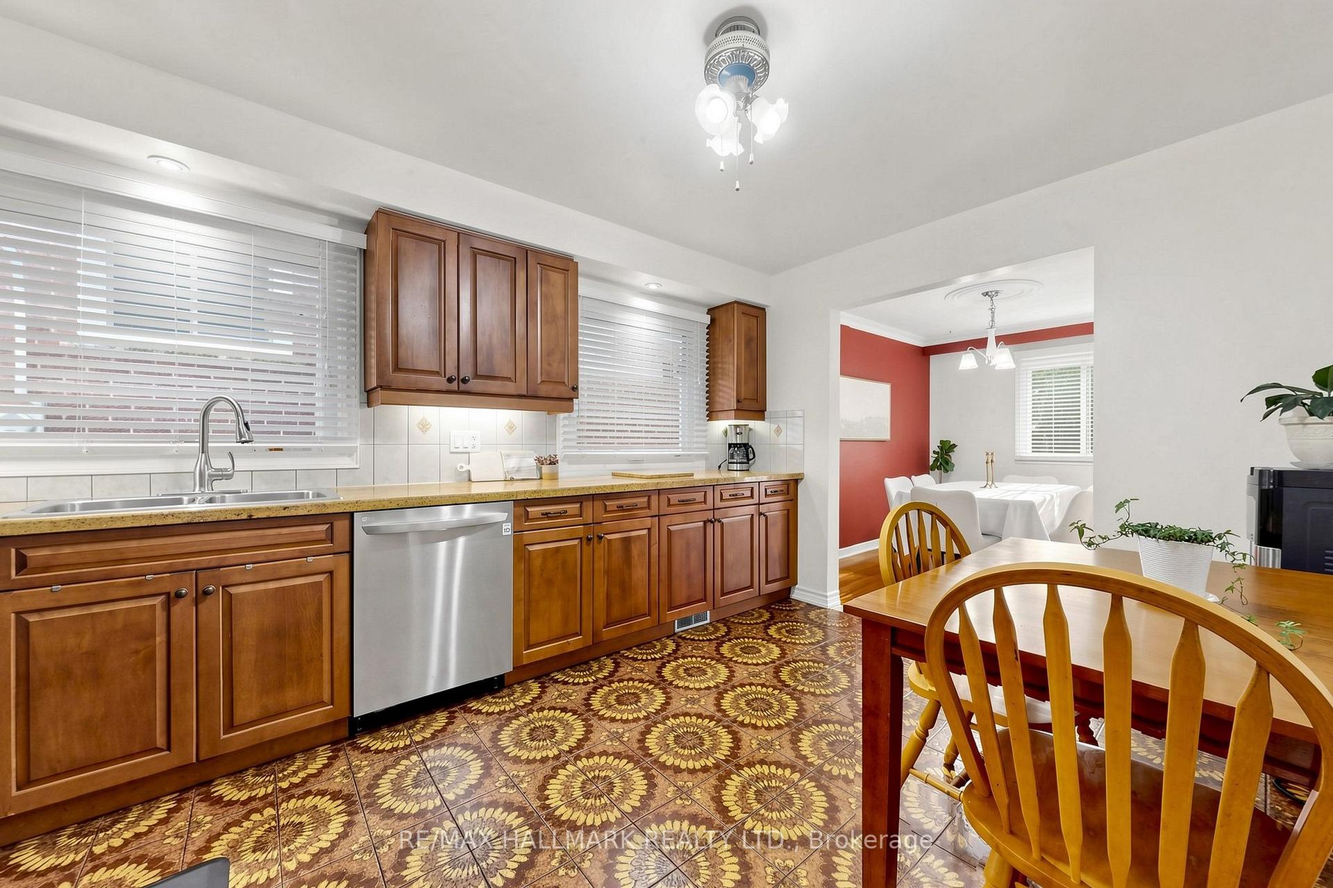 Photo 14 of 96B Laurel Avenue, Scarborough, Kennedy Park — HOMEH