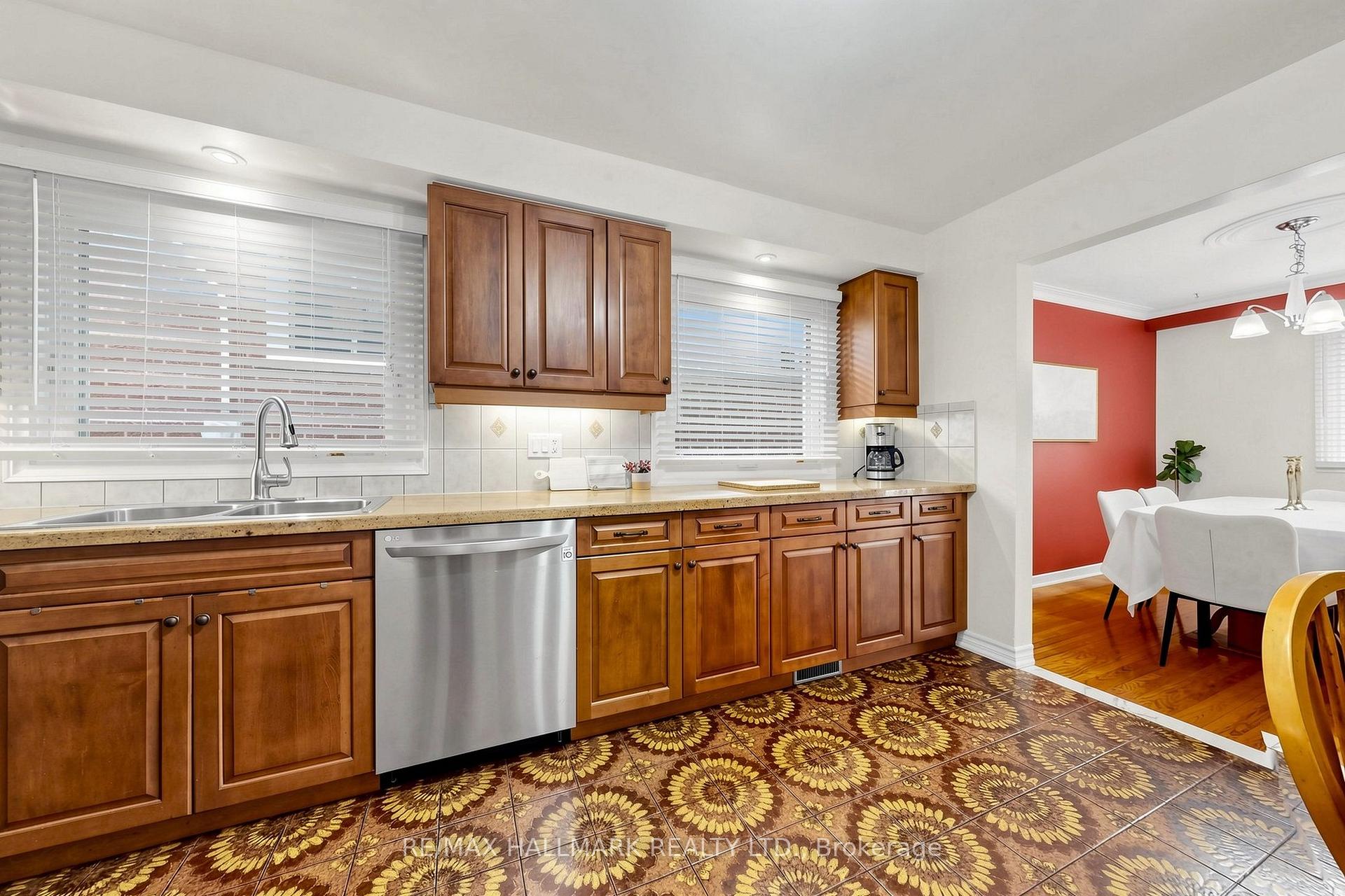Photo 15 of 96B Laurel Avenue, Scarborough, Kennedy Park — HOMEH