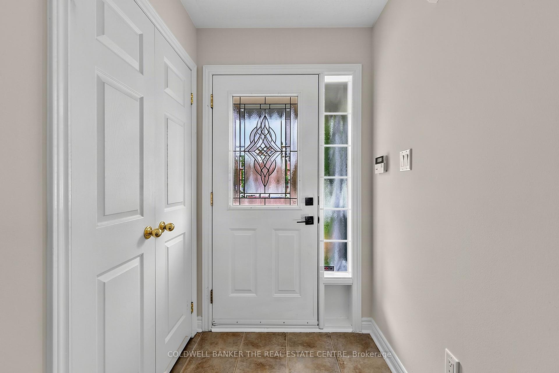 Photo 4 of 37 Rainbow Court, Georgina, Keswick South — HOMEH