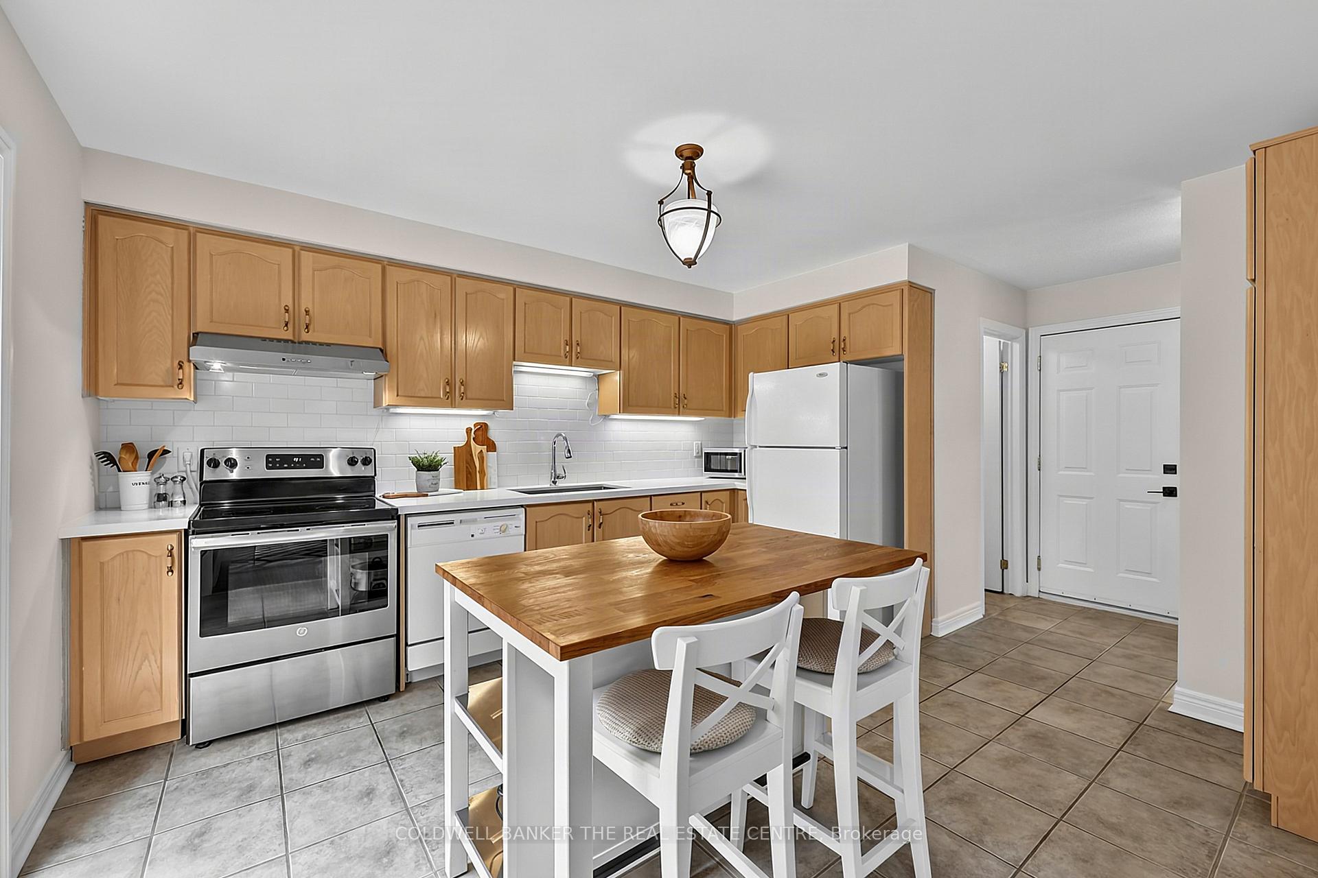 Photo 15 of 37 Rainbow Court, Georgina, Keswick South — HOMEH