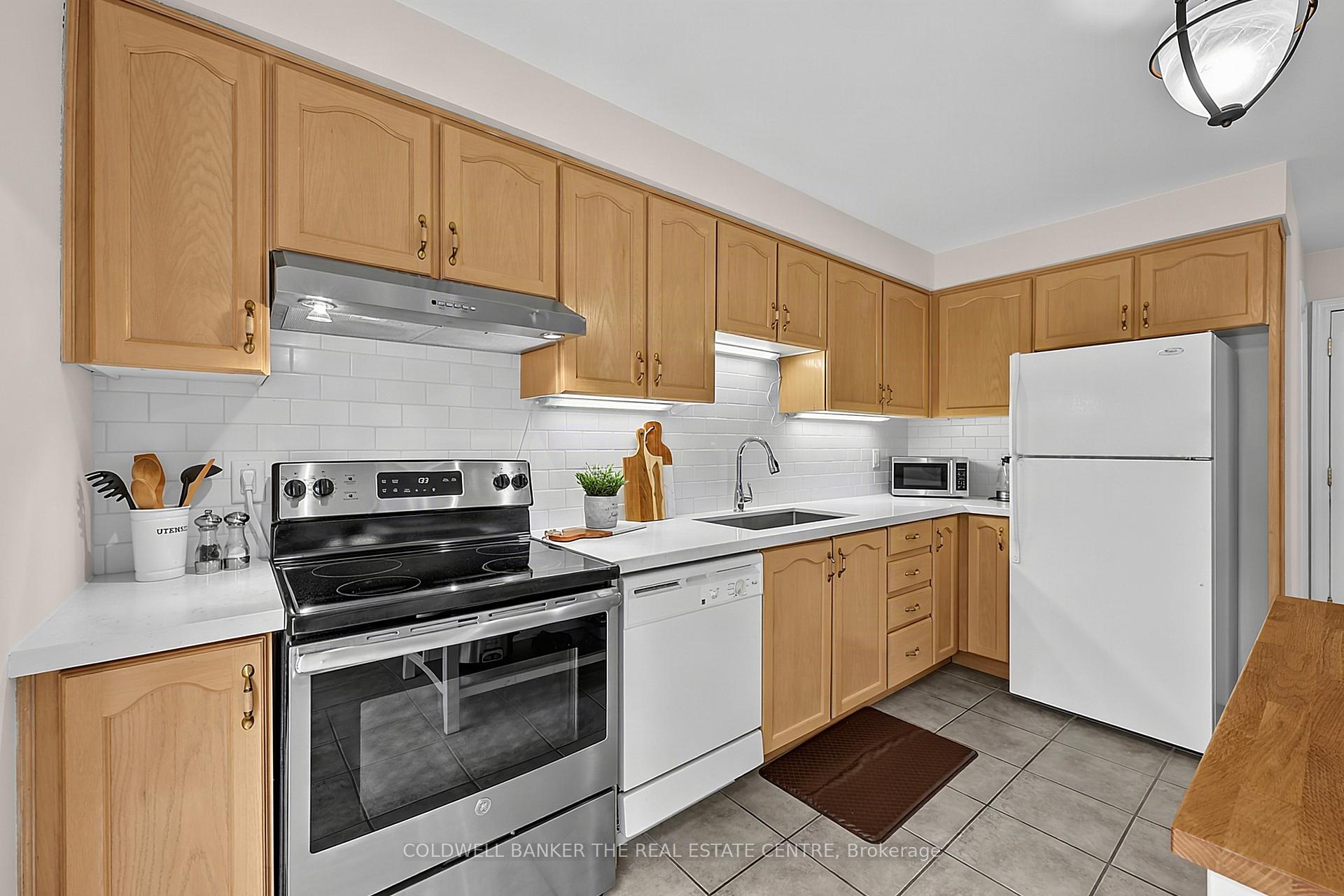 Photo 16 of 37 Rainbow Court, Georgina, Keswick South — HOMEH