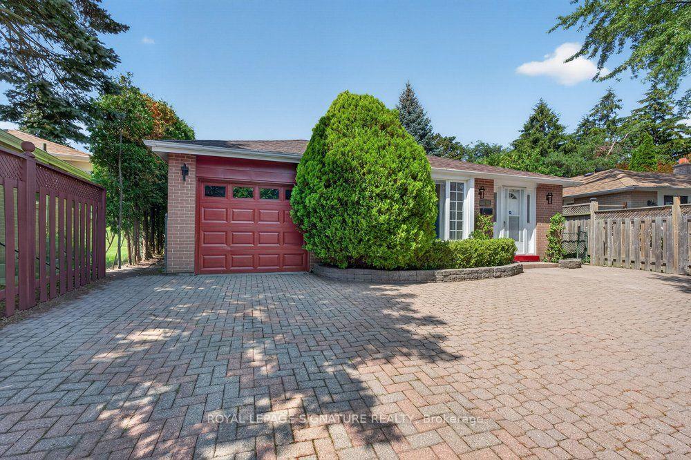Photo 2 of 16 Earswick Drive, Scarborough, Guildwood — HOMEH