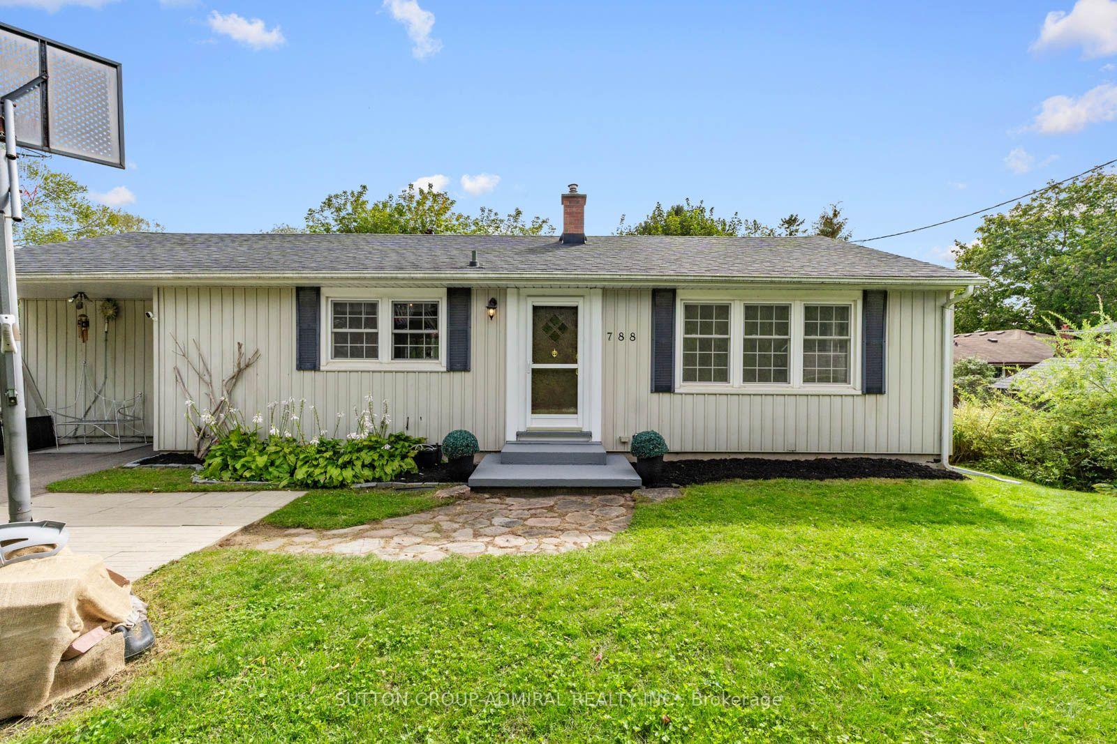 Photo 3 of 788 Allan Avenue, Newmarket, Gorham-College Manor — HOMEH