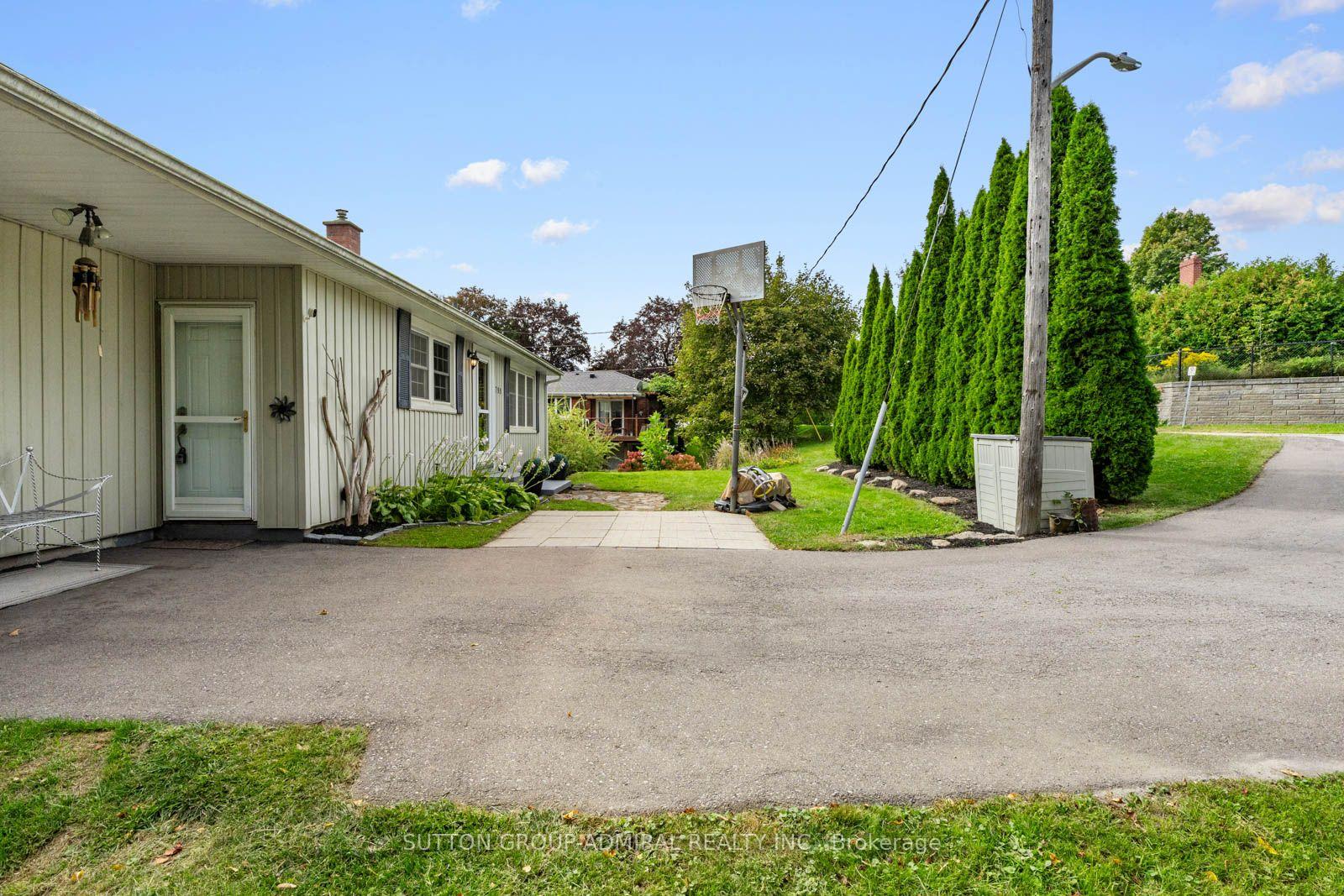 Photo 5 of 788 Allan Avenue, Newmarket, Gorham-College Manor — HOMEH