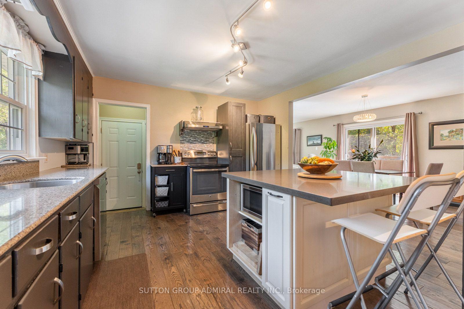 Photo 6 of 788 Allan Avenue, Newmarket, Gorham-College Manor — HOMEH