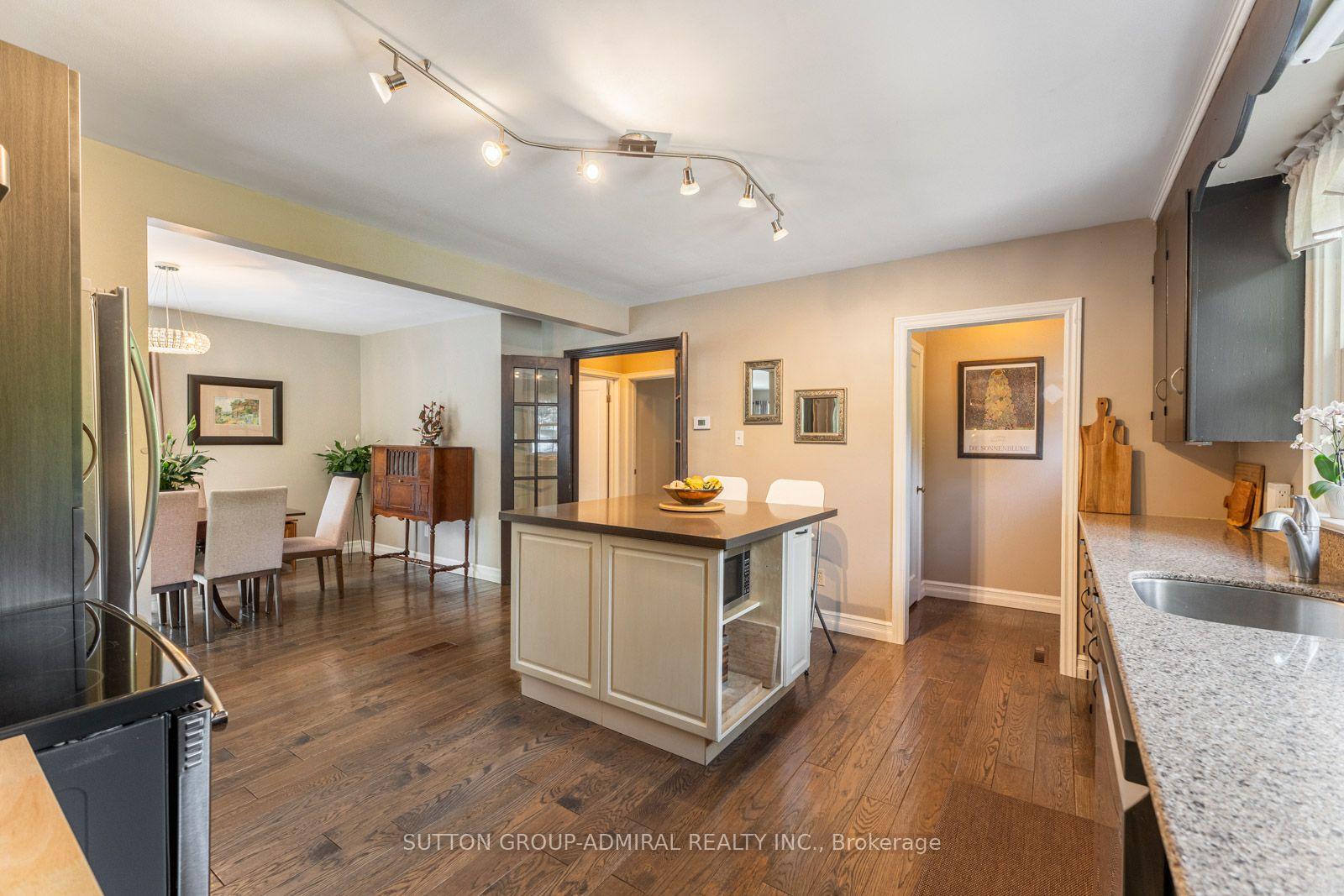 Photo 8 of 788 Allan Avenue, Newmarket, Gorham-College Manor — HOMEH