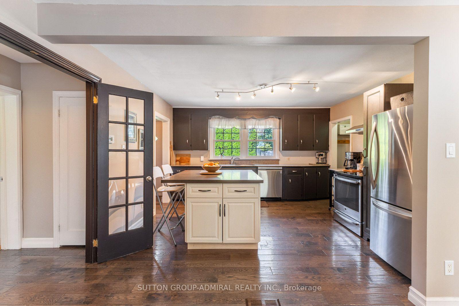 Photo 11 of 788 Allan Avenue, Newmarket, Gorham-College Manor — HOMEH