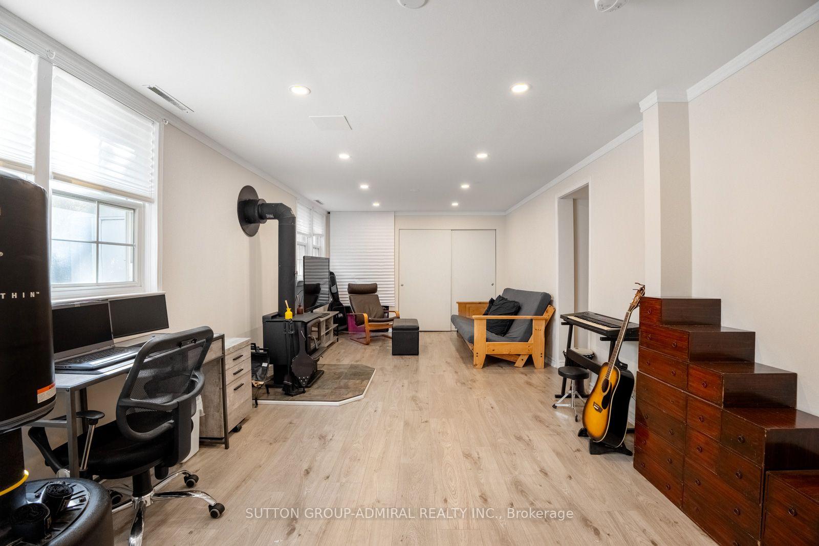 Photo 29 of 788 Allan Avenue, Newmarket, Gorham-College Manor — HOMEH