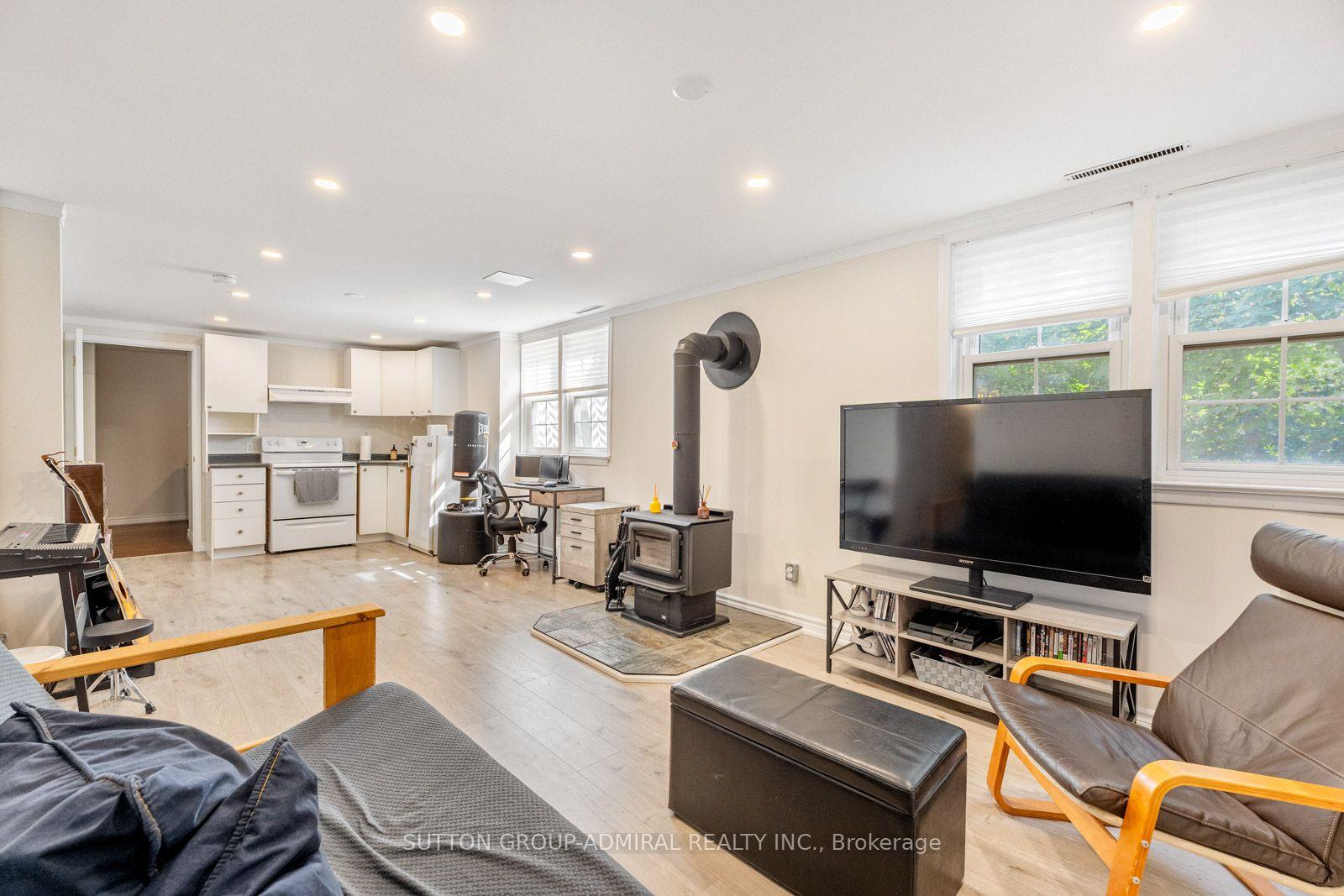 Photo 30 of 788 Allan Avenue, Newmarket, Gorham-College Manor — HOMEH