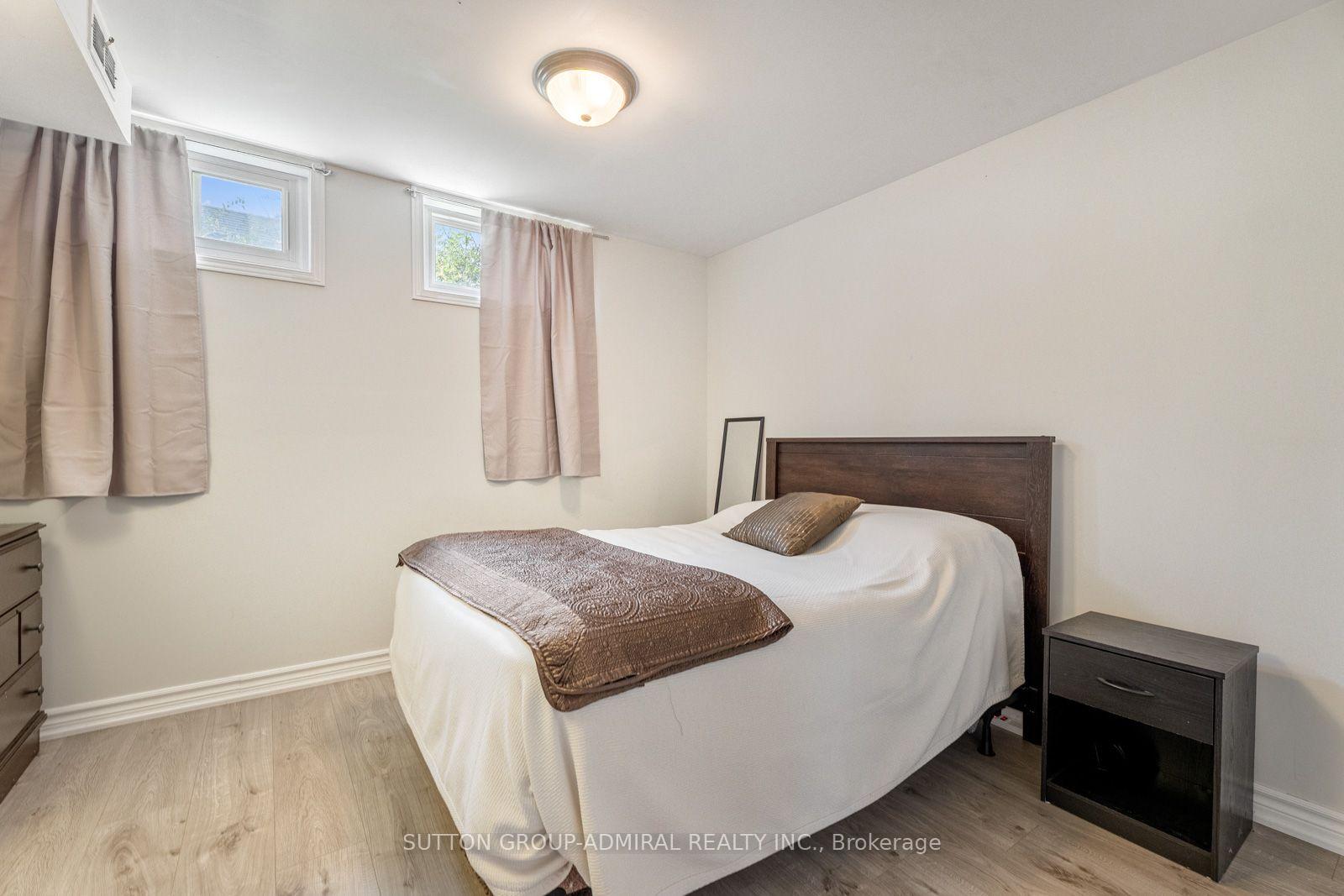 Photo 32 of 788 Allan Avenue, Newmarket, Gorham-College Manor — HOMEH