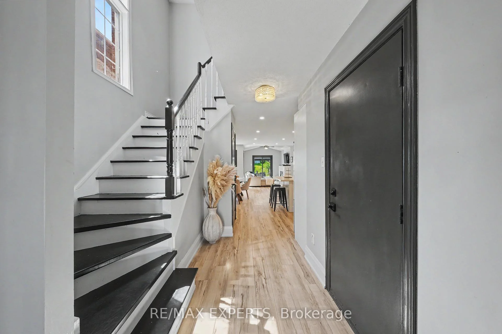 Photo 9 of 40 Waterbury Street, Caledon, Bolton East — HOMEH