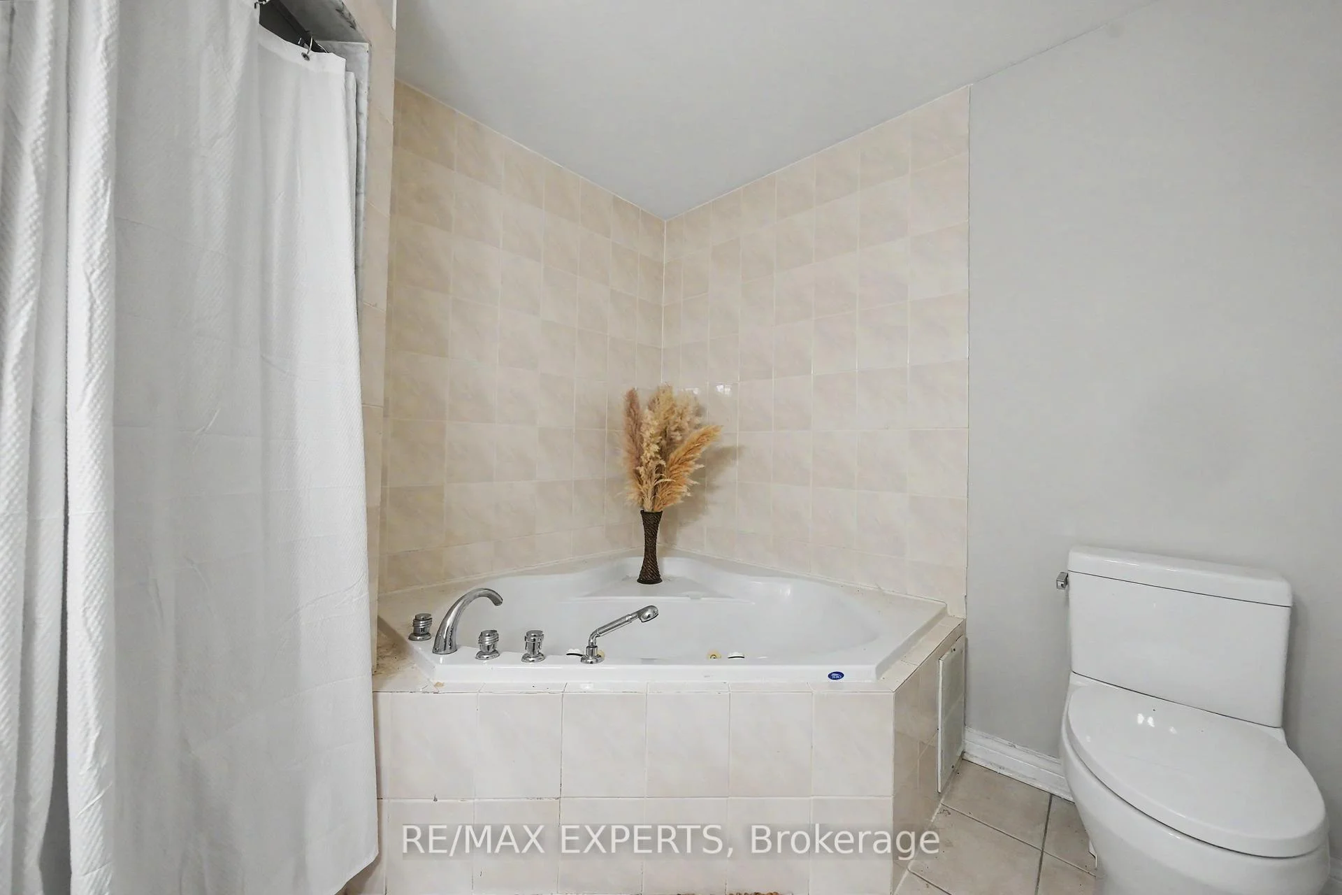 Photo 45 of 40 Waterbury Street, Caledon, Bolton East — HOMEH