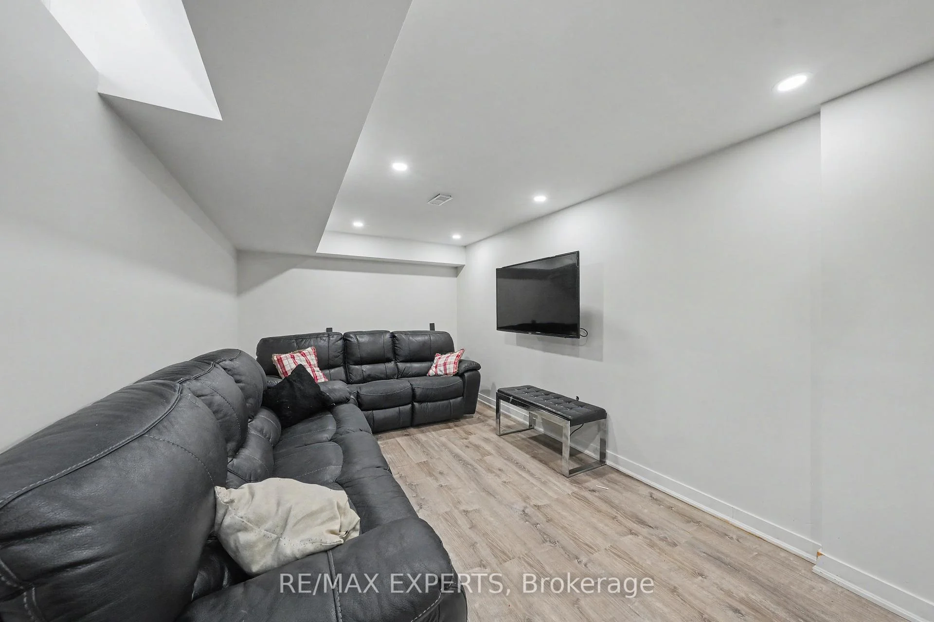 Photo 58 of 40 Waterbury Street, Caledon, Bolton East — HOMEH