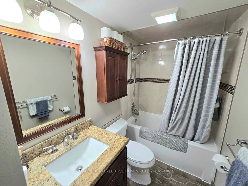 Photo 11 of Unit Main, 27 Browning Trail, Barrie, Letitia Heights — HOMEH