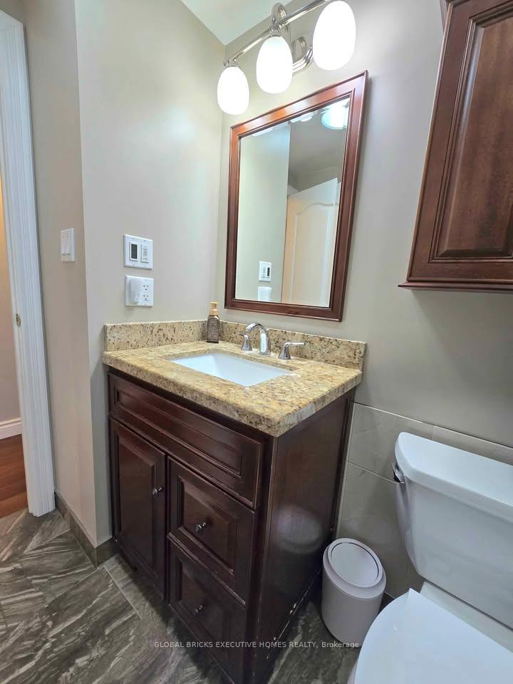 Photo 13 of Unit Main, 27 Browning Trail, Barrie, Letitia Heights — HOMEH