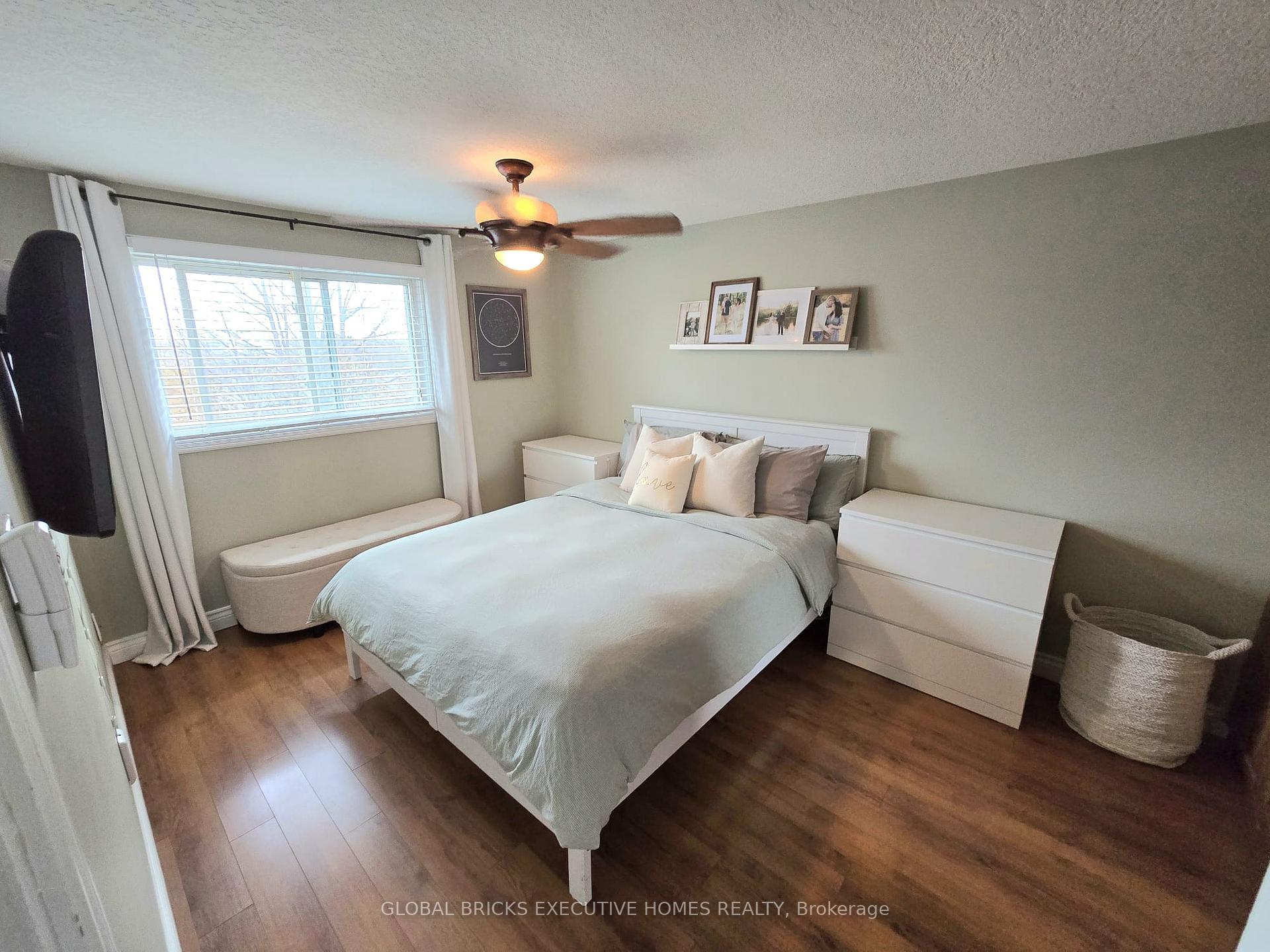 Photo 14 of Unit Main, 27 Browning Trail, Barrie, Letitia Heights — HOMEH