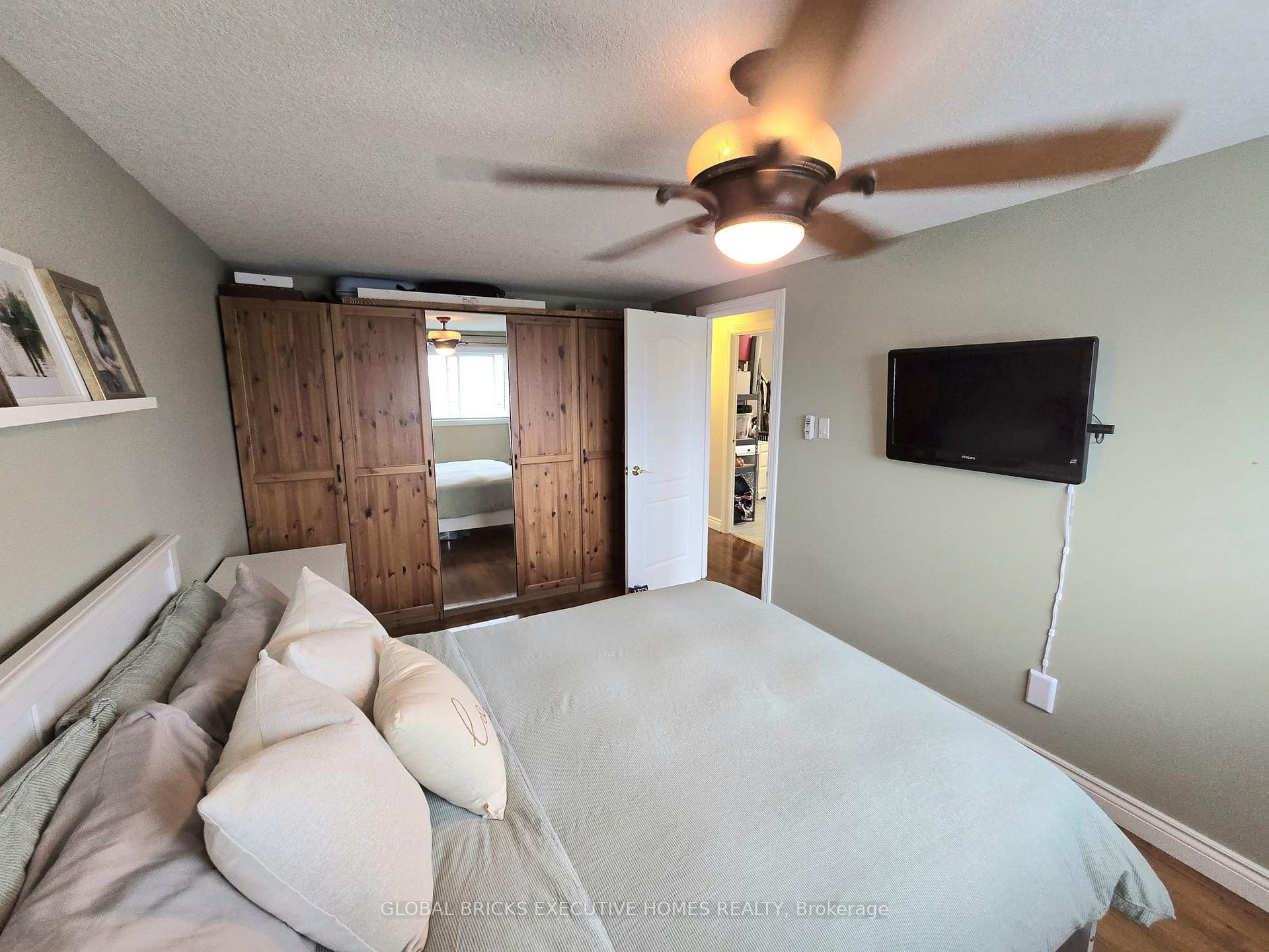 Photo 16 of Unit Main, 27 Browning Trail, Barrie, Letitia Heights — HOMEH