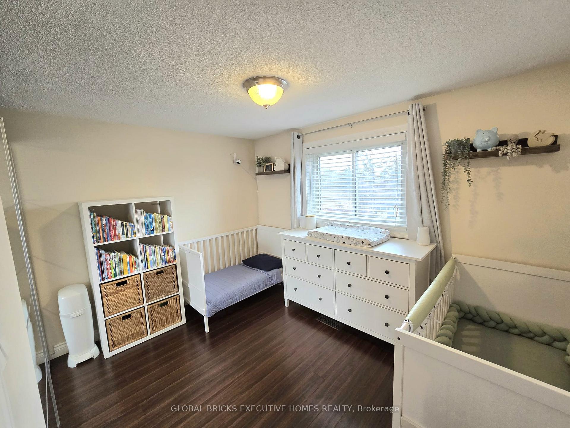 Photo 17 of Unit Main, 27 Browning Trail, Barrie, Letitia Heights — HOMEH