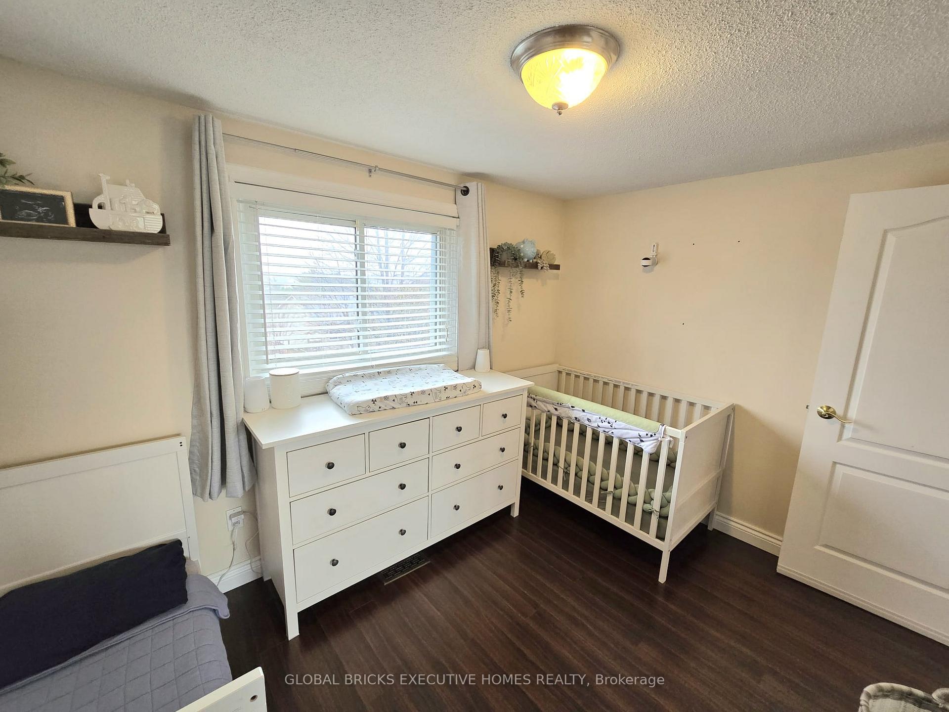 Photo 19 of Unit Main, 27 Browning Trail, Barrie, Letitia Heights — HOMEH