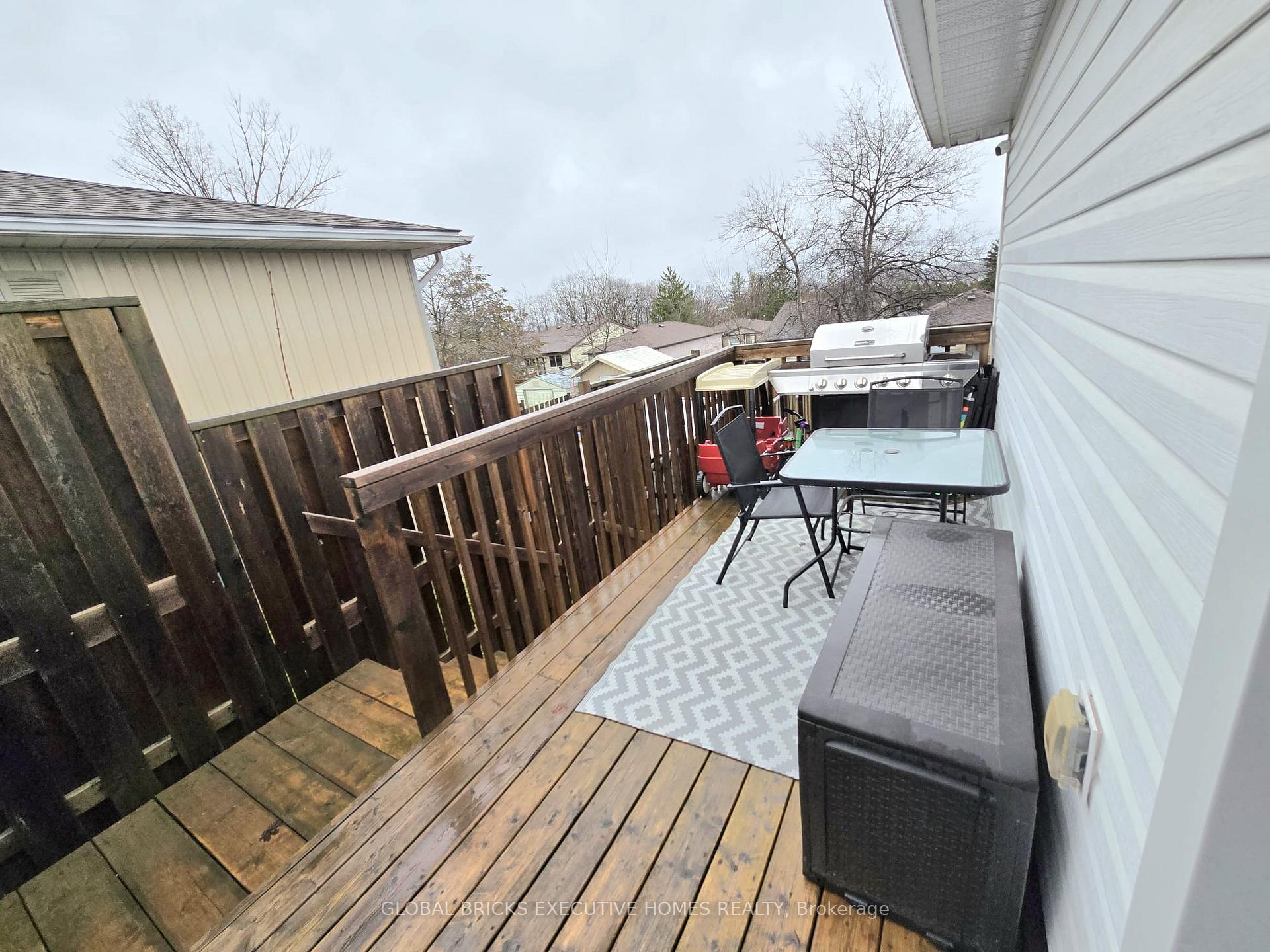 Photo 23 of Unit Main, 27 Browning Trail, Barrie, Letitia Heights — HOMEH