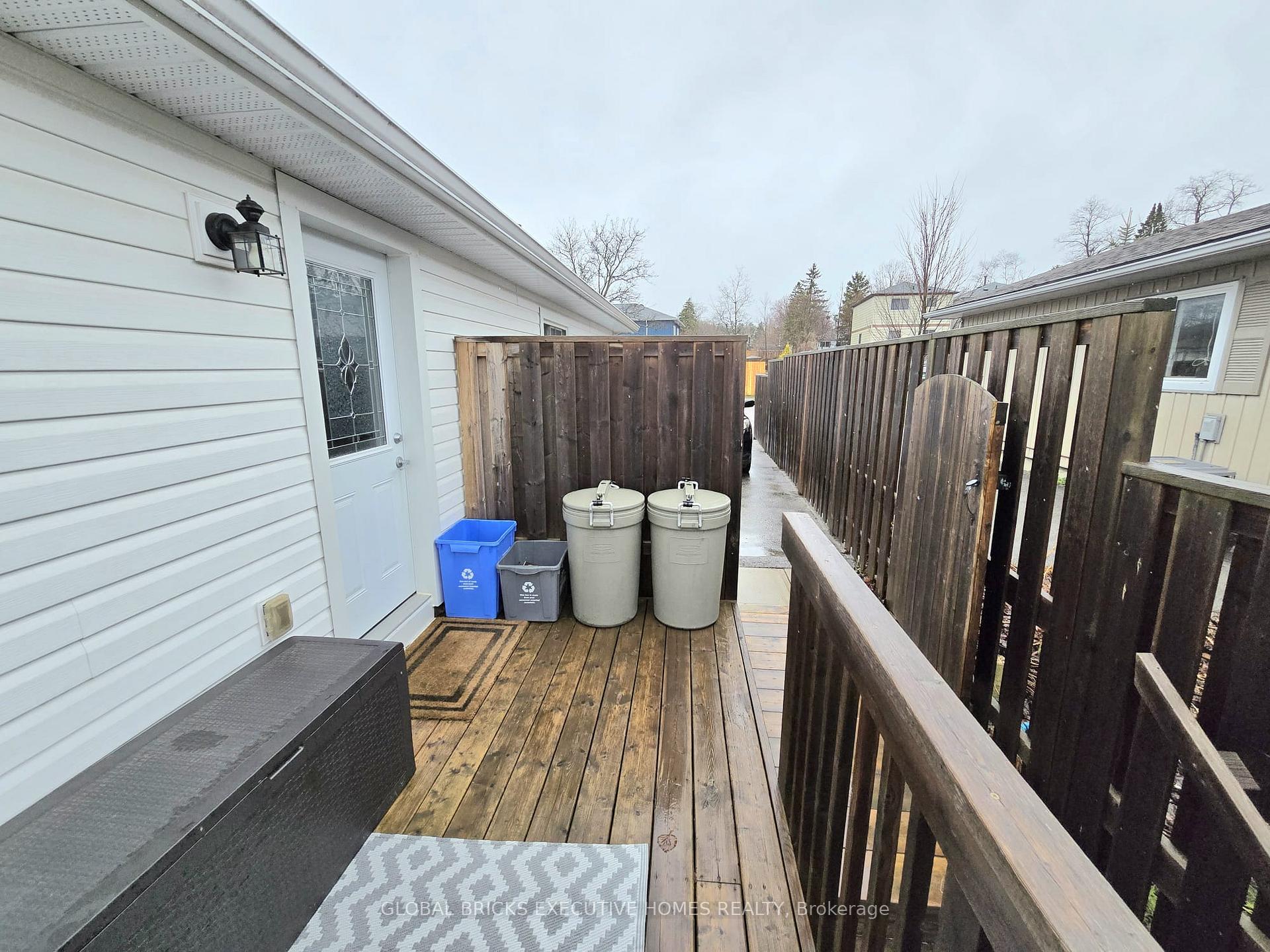 Photo 24 of Unit Main, 27 Browning Trail, Barrie, Letitia Heights — HOMEH