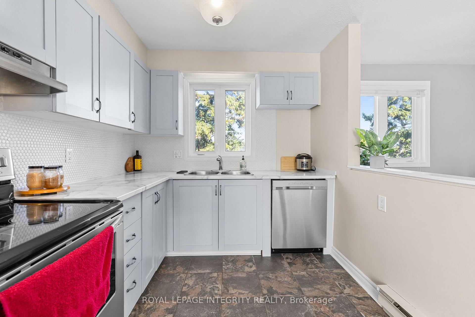 Photo 15 of Unit 5, 10 Castlegreen Private, Ottawa, Hunt Club Park/Greenboro — HOMEH
