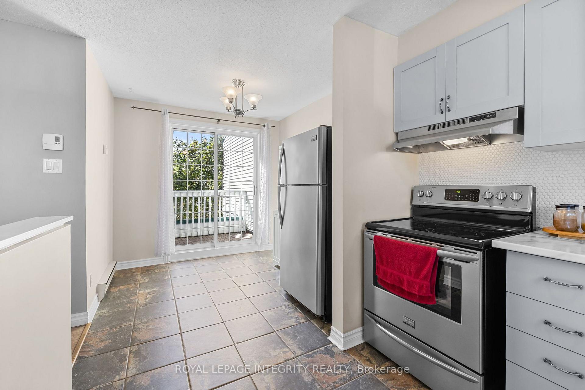 Photo 16 of Unit 5, 10 Castlegreen Private, Ottawa, Hunt Club Park/Greenboro — HOMEH