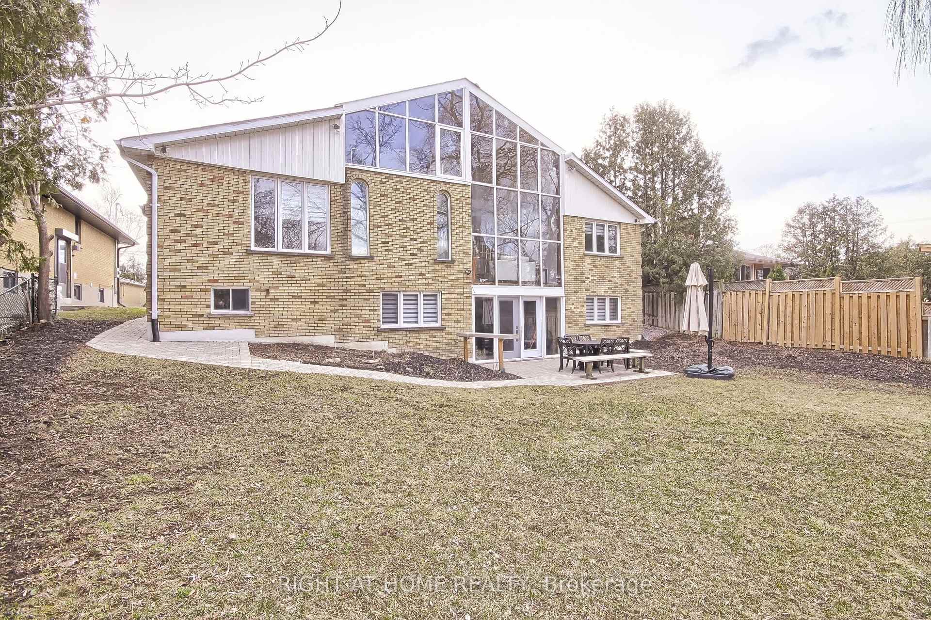 Photo 2 of 122 Elvaston Drive, North York, Victoria Village — HOMEH