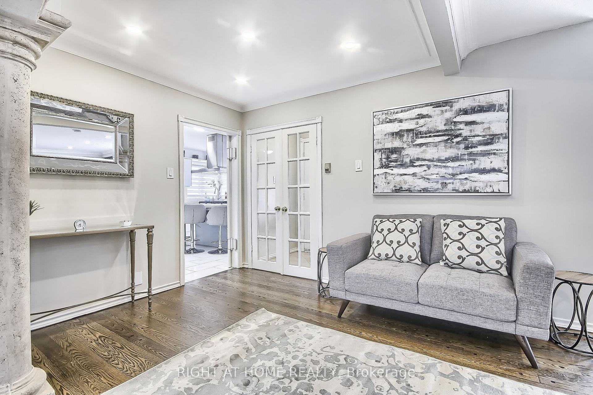 Photo 5 of 122 Elvaston Drive, North York, Victoria Village — HOMEH