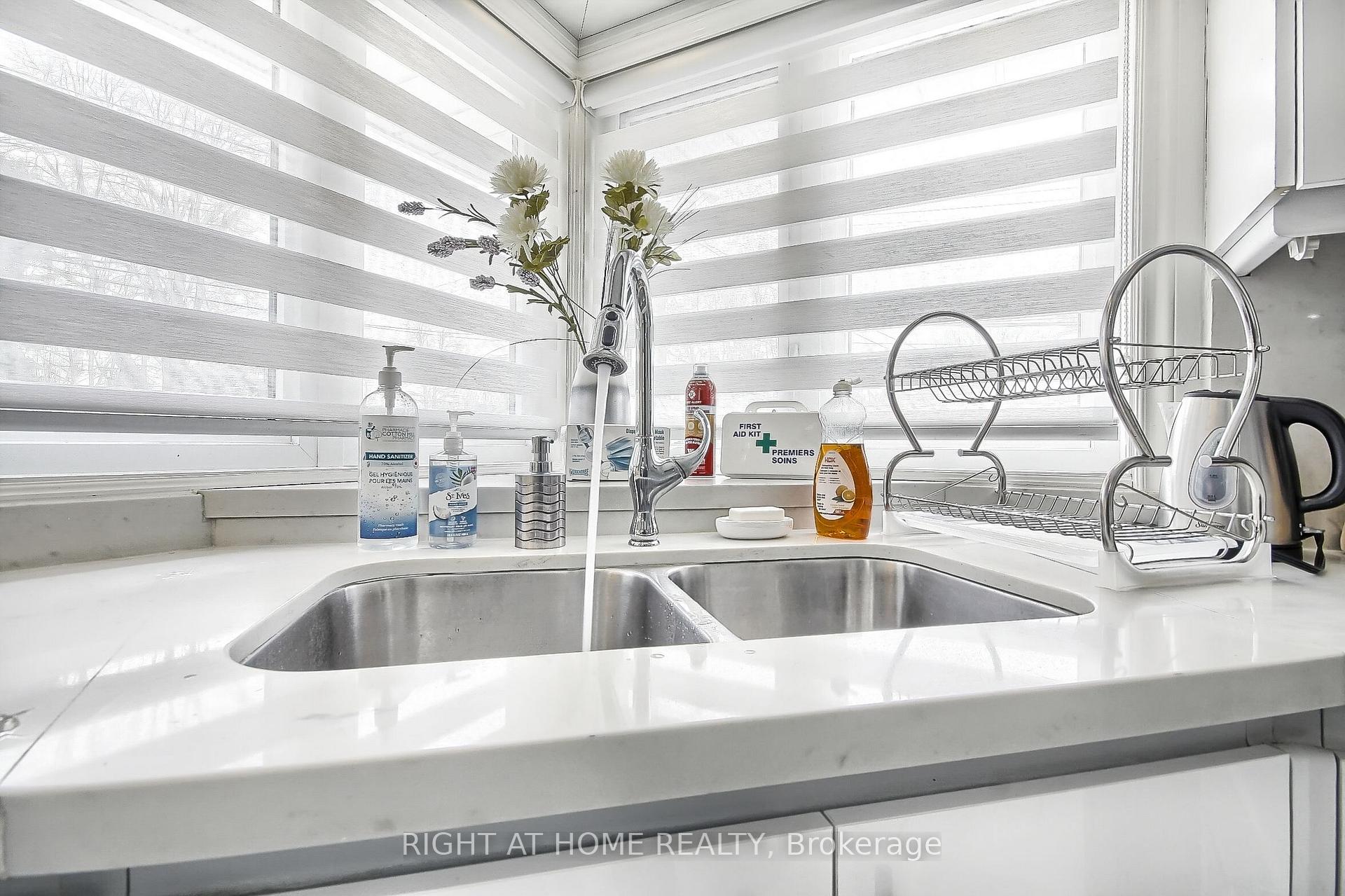 Photo 8 of 122 Elvaston Drive, North York, Victoria Village — HOMEH