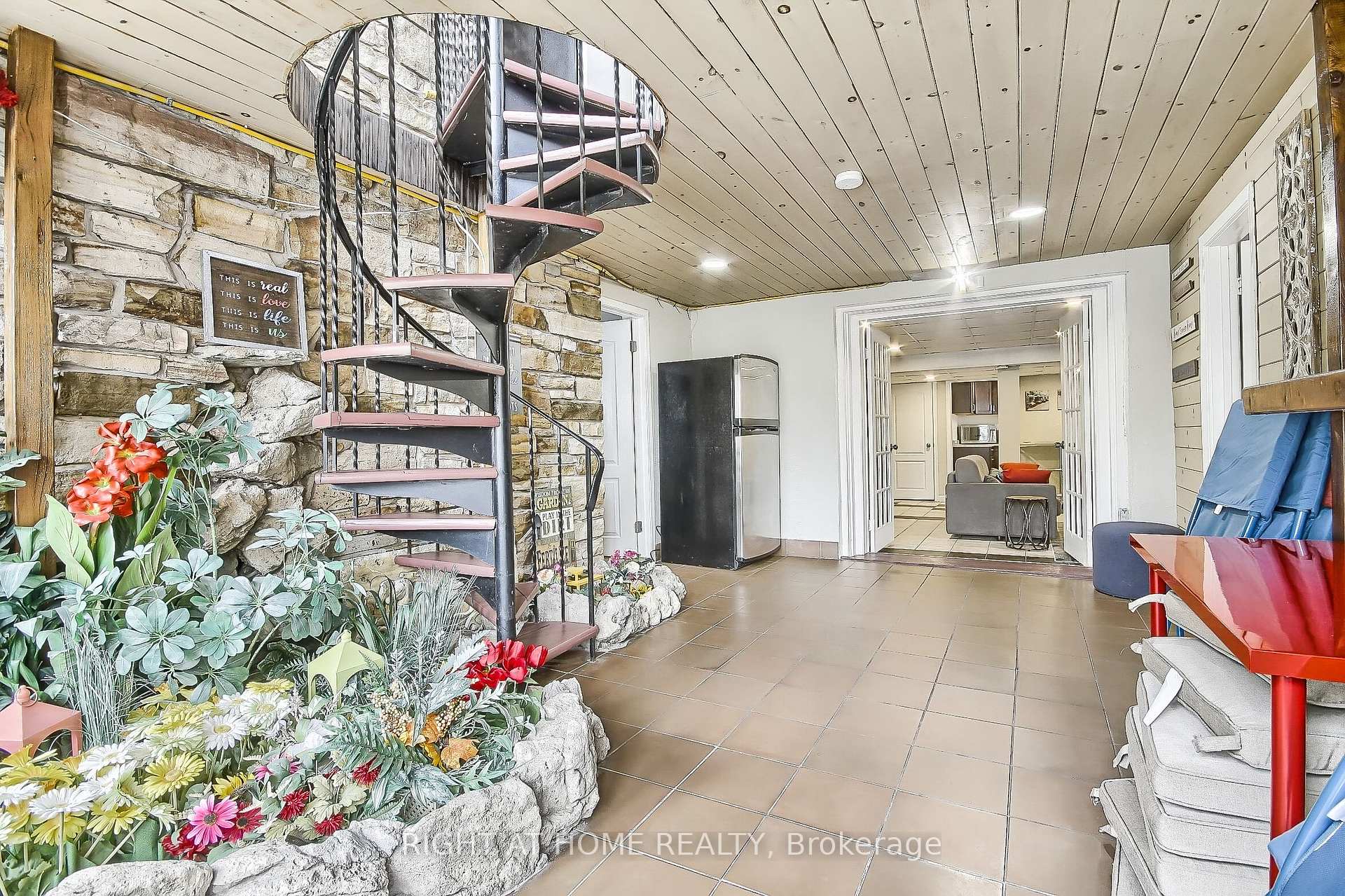Photo 34 of 122 Elvaston Drive, North York, Victoria Village — HOMEH