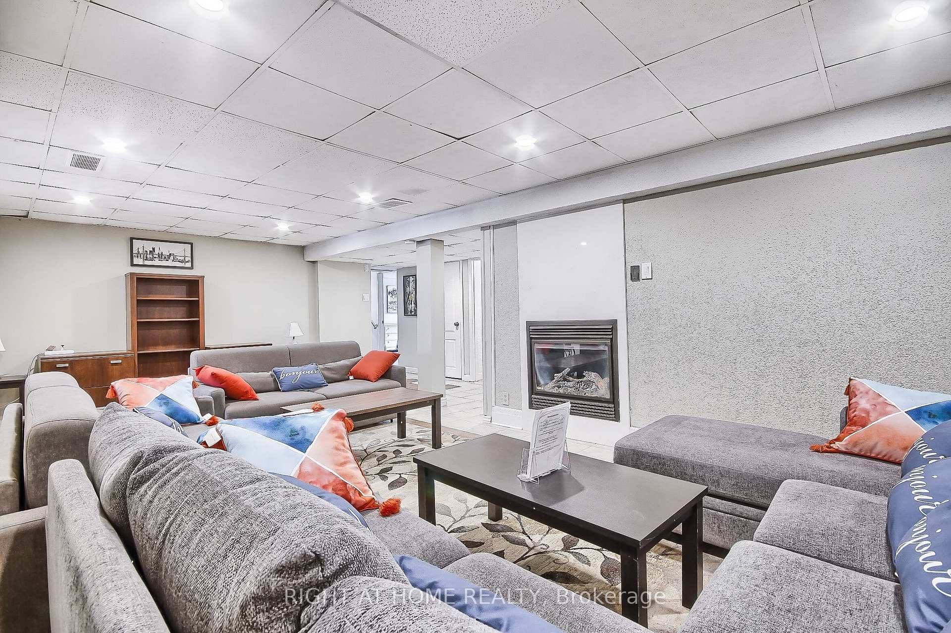 Photo 36 of 122 Elvaston Drive, North York, Victoria Village — HOMEH